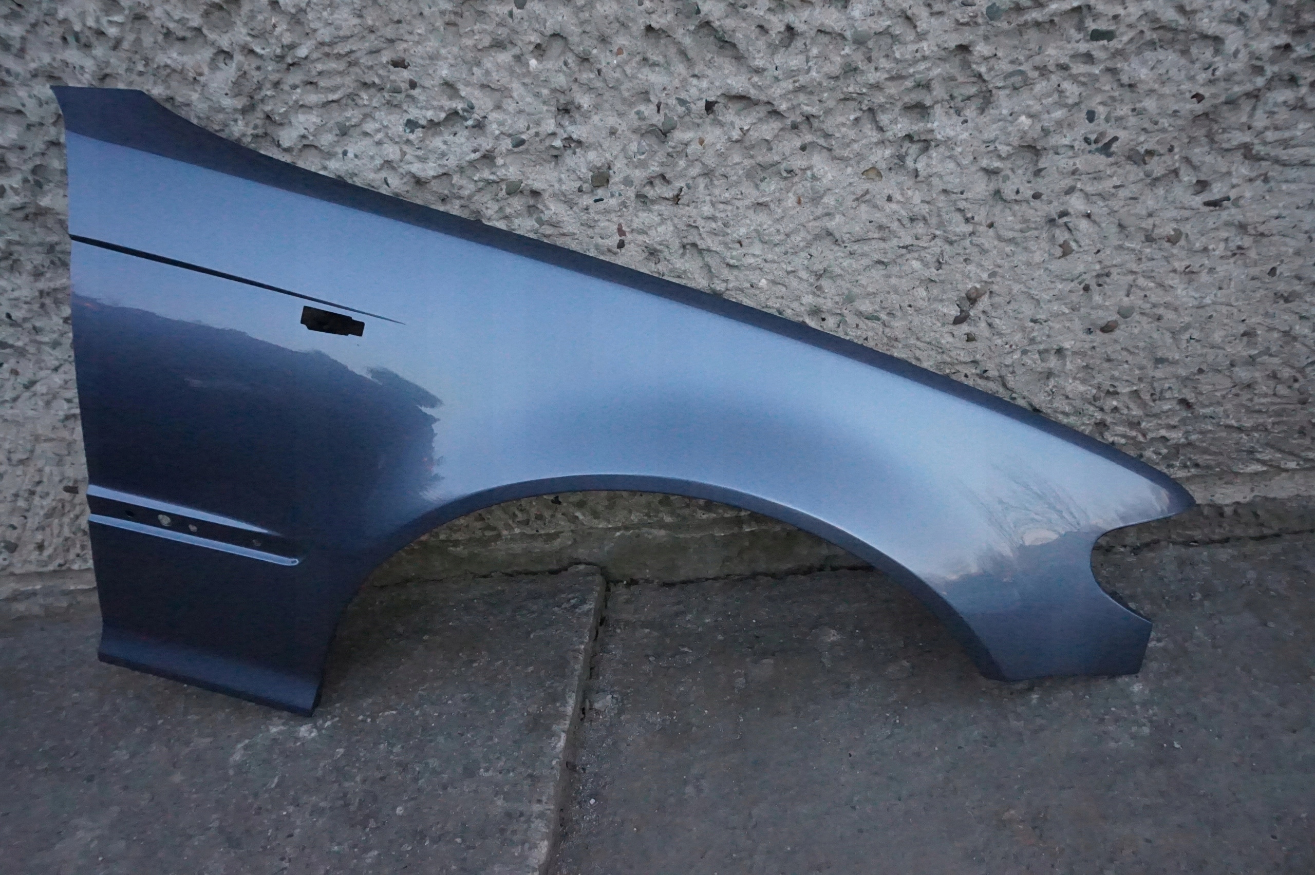 BŁOTNIK PRAWY BMW E46 LIFT 01/05r 372/5 STAHLBLAU