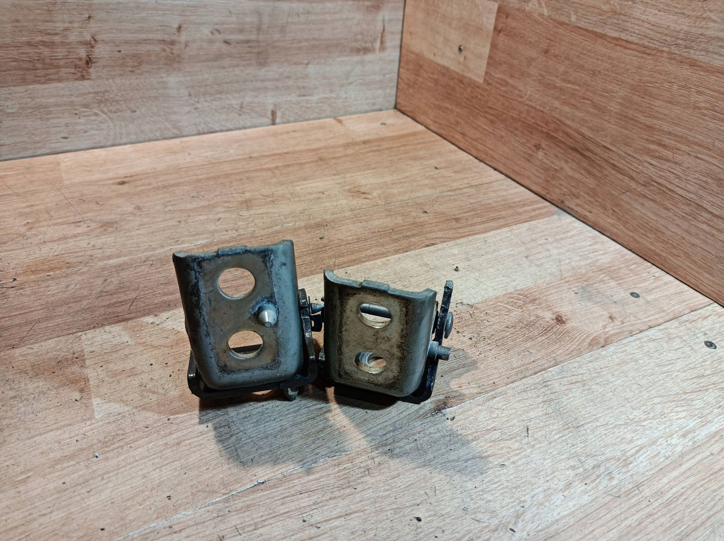 hinges door left front komplet Citroen C4 Cactus