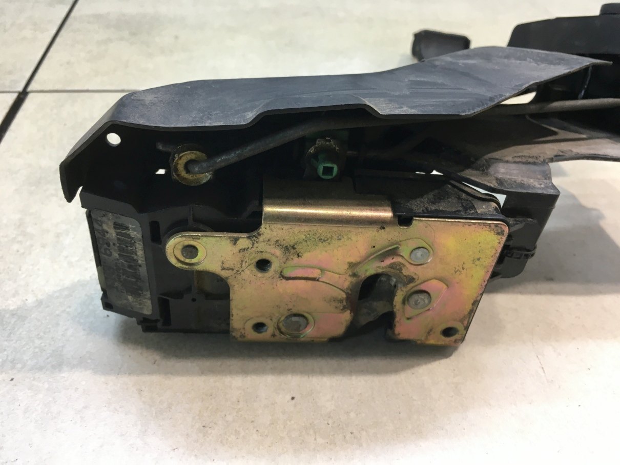 lock door left front MAVERICK II YW4A5421813AE 9 PIN
