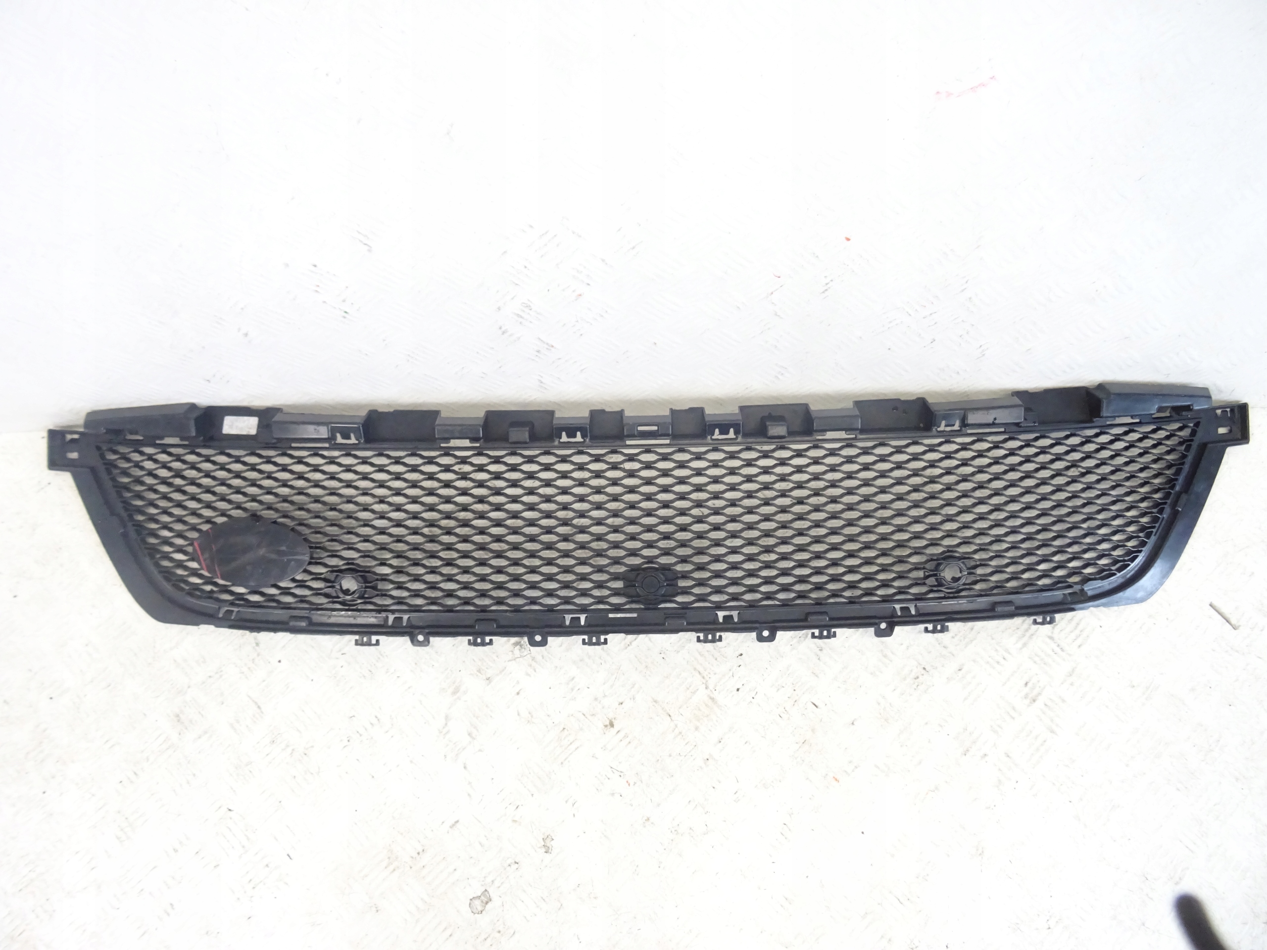 grid of a bumper front central RANGE ROVER VELAR L560 J8A2-19H457-D