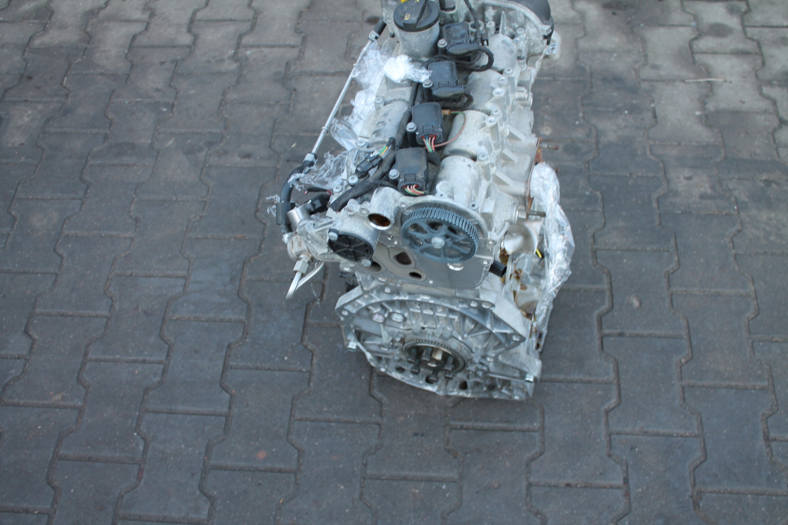 engine VW SKODA 1,4 TSI CXS 20 TYSKM unprotected pillar