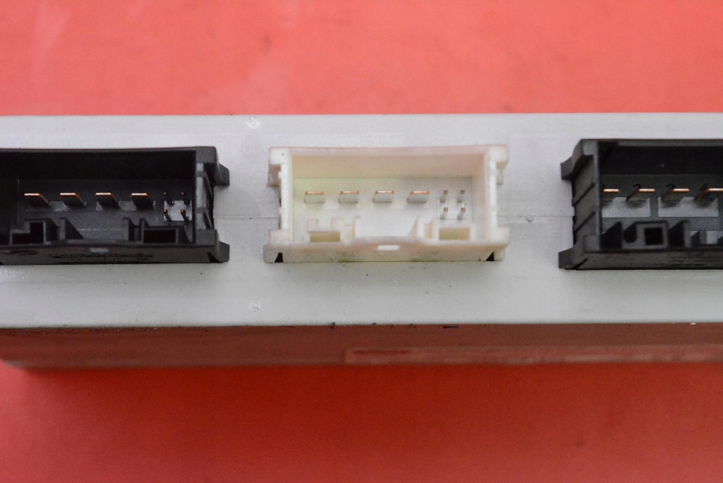 control unit module bonnet boot rear part 7412610 BMW F46 GRAN TOURER 18-21