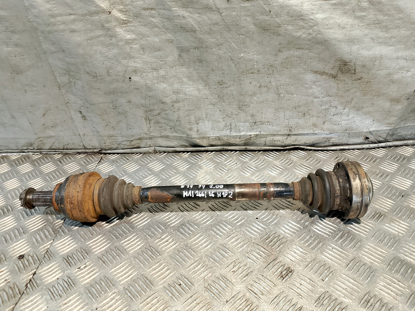 semi-axis left rear left rear part BMW E39 2.0 B BMW 1229141