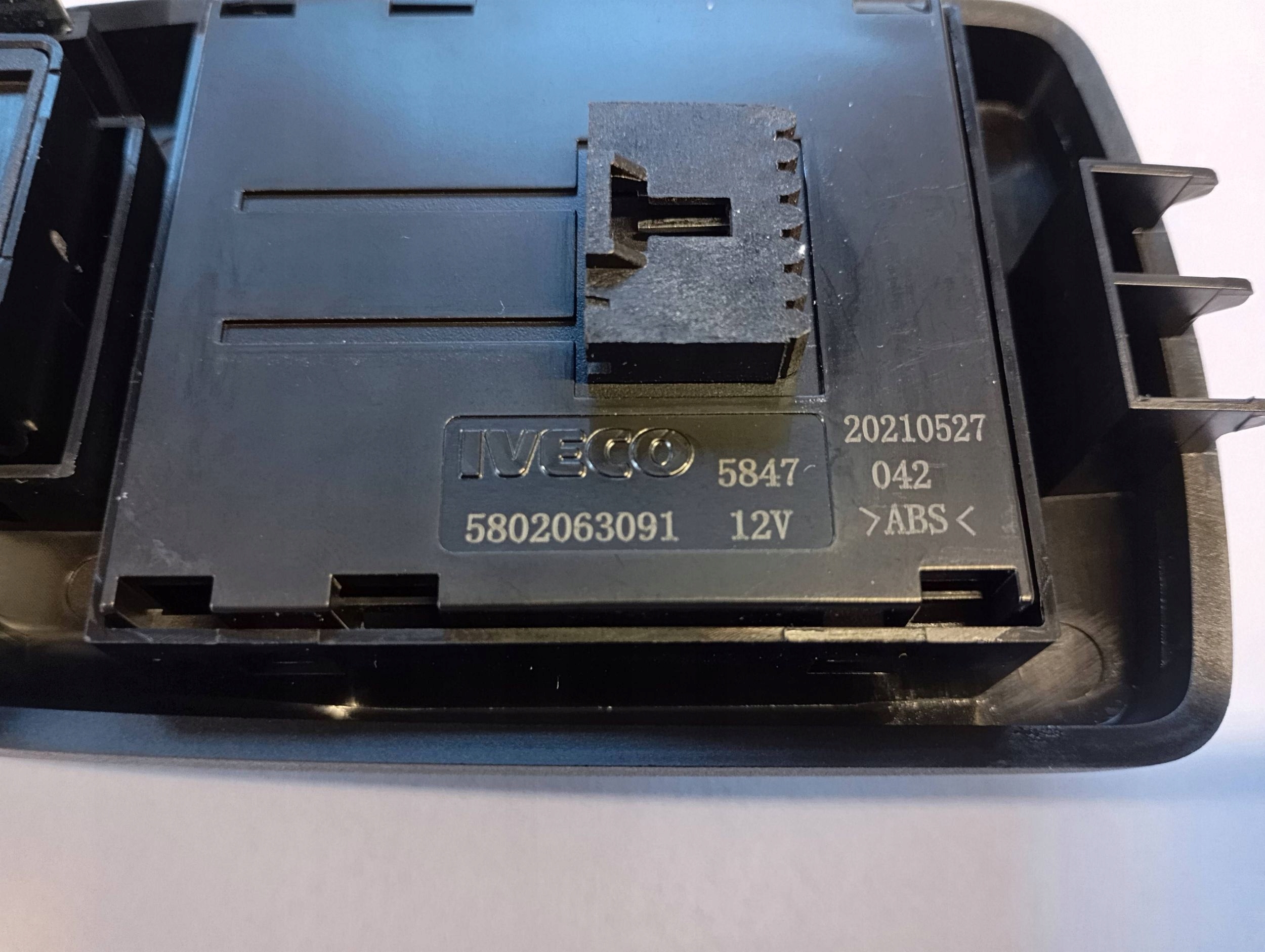 IVECO DAILY 4 IV 5 V window control switch of mirrors 5802063091