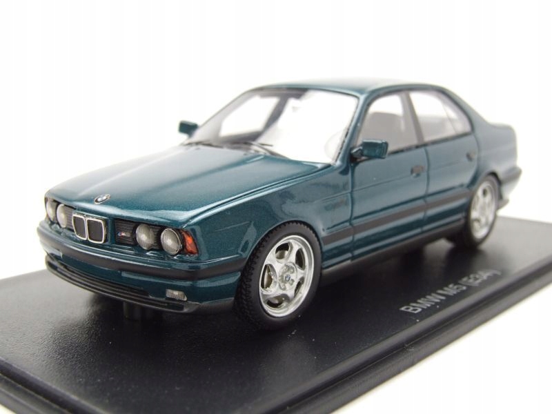 Bmw M5 (E34) metallic-dark green 1994 1/43 Neo