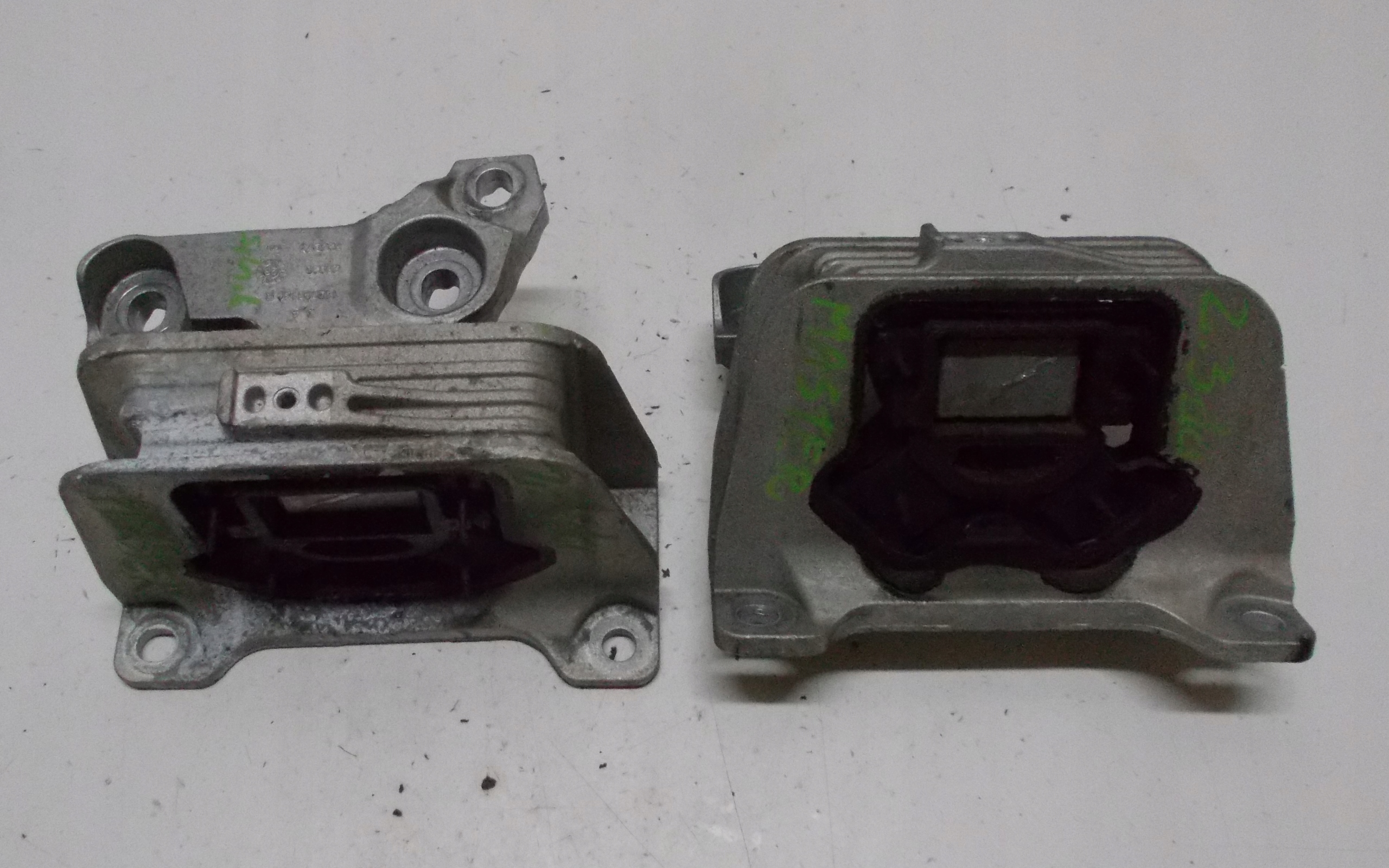 RENAULT MASTER III LIFT holder engine mount 112108180R