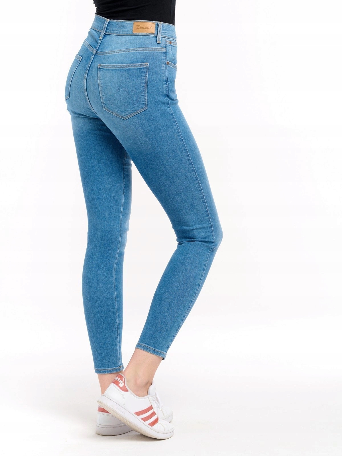 Damskie jeansy rurki Wrangler Skinny High Stayin Light W27HJM96D 28/30