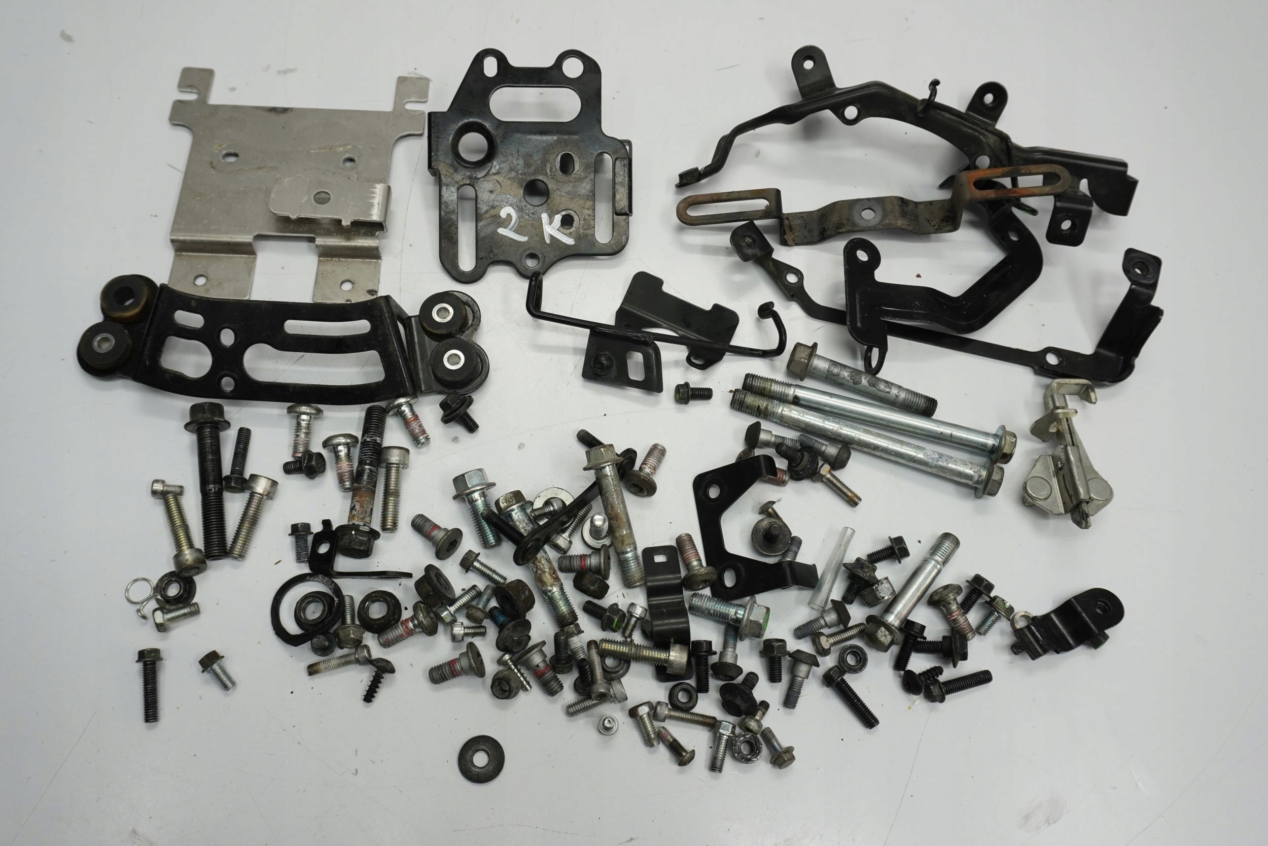 YAMAHA MT 125 20- ŚRUBY ŚRUBKI