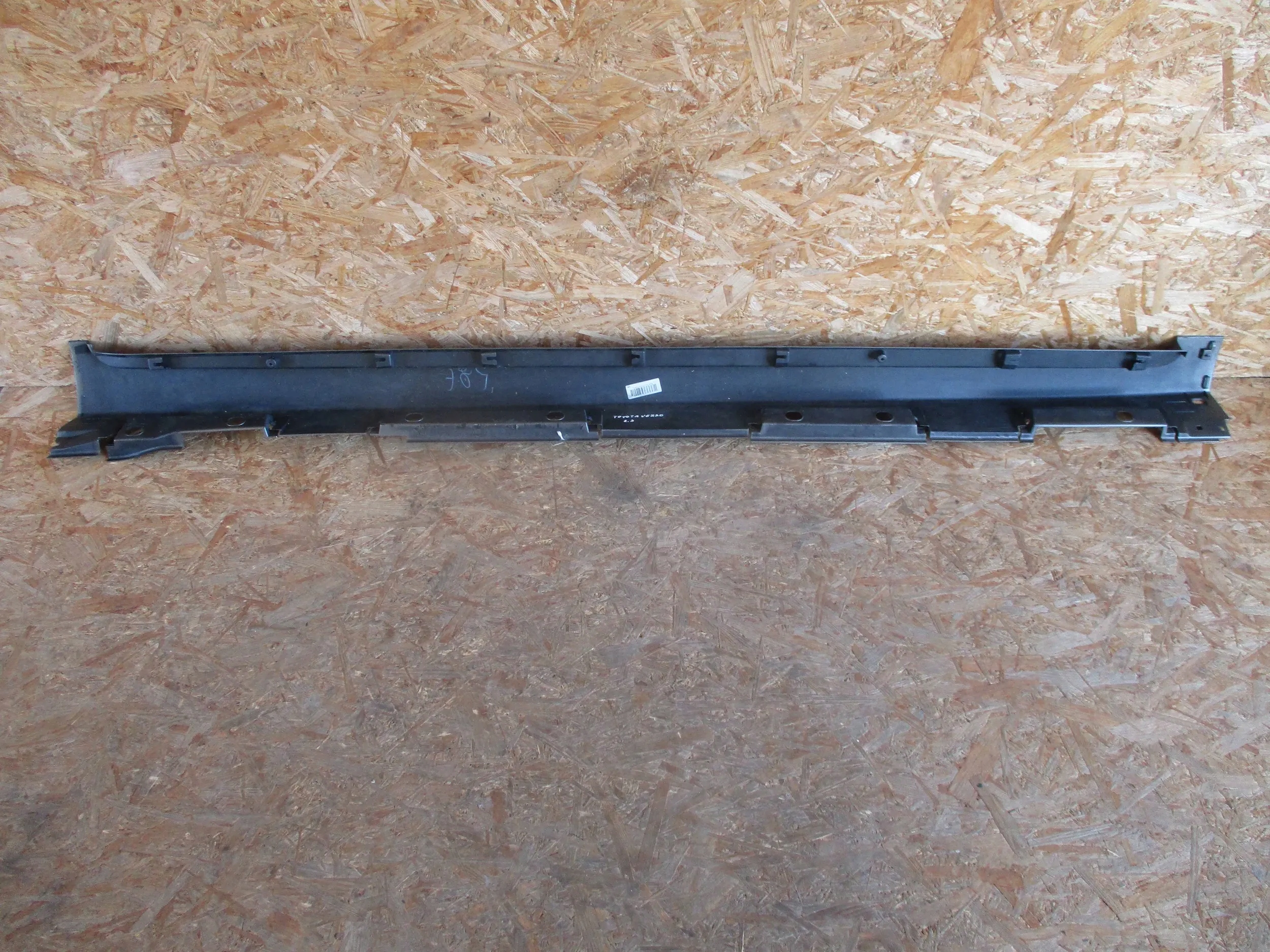 moulding threshold left TOYOTA VERSO 09