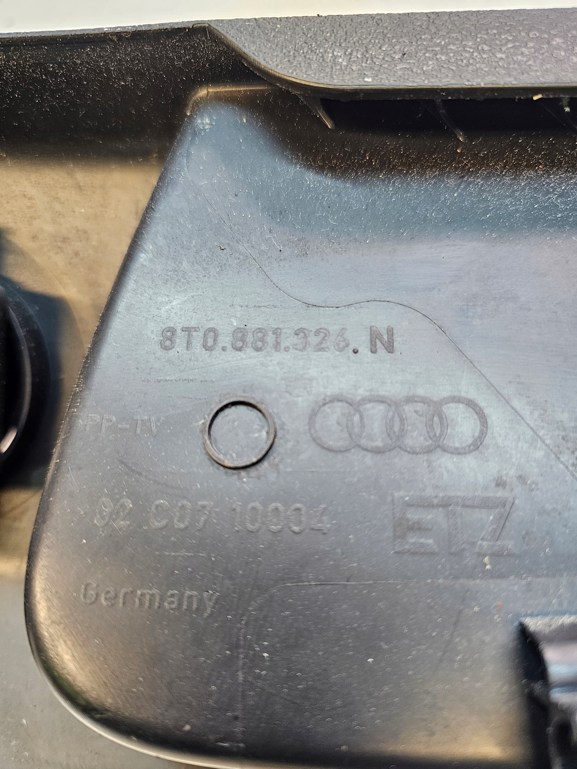 BLENDE ABDECKUNG VERSCHLUSSSTOPFEN SITZ RECHTS AUDI A4 A6 8T0881326N