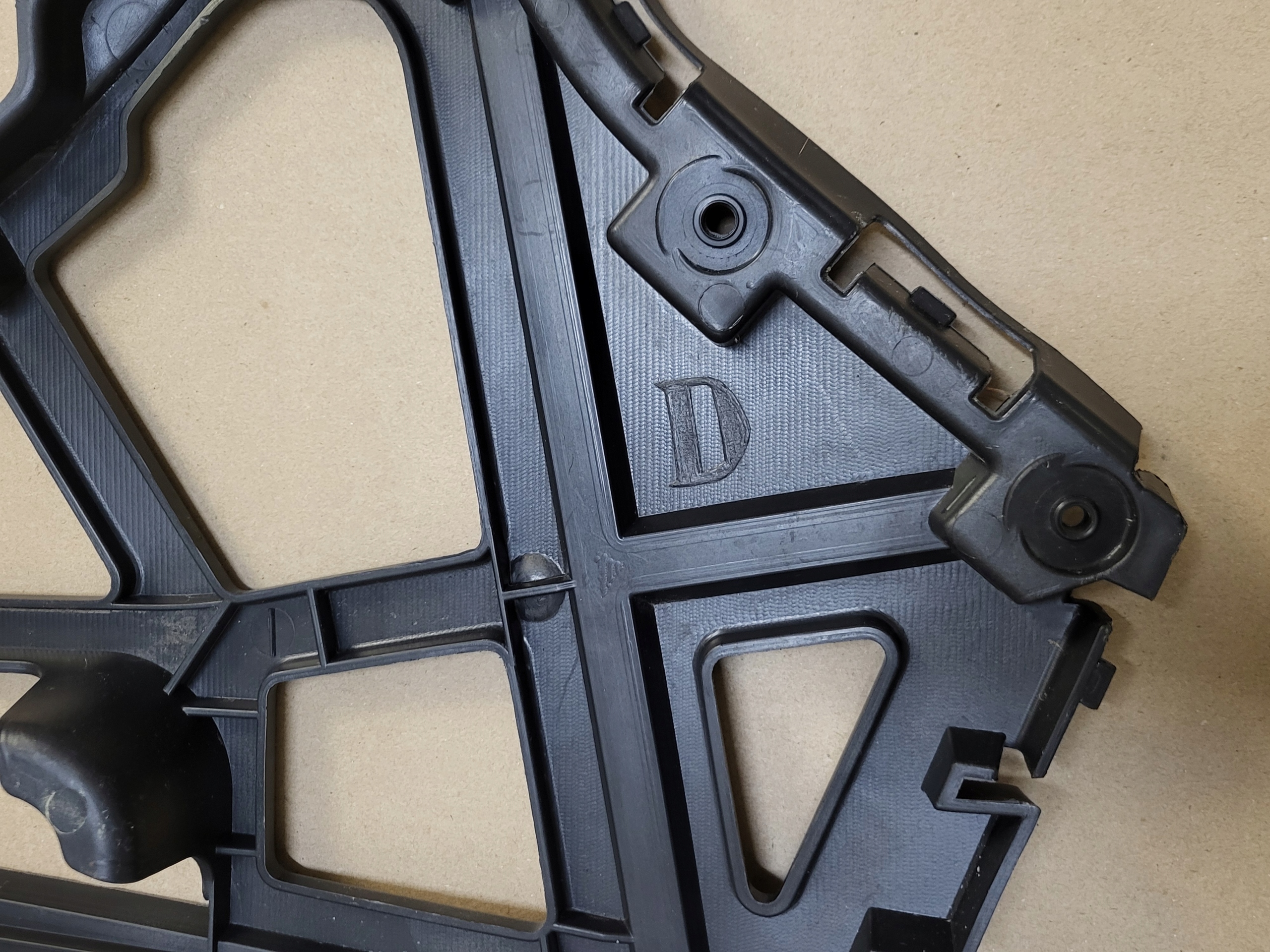 bumper bracket console holder right rear part RENAULT LAGUNA III KOMBI OE