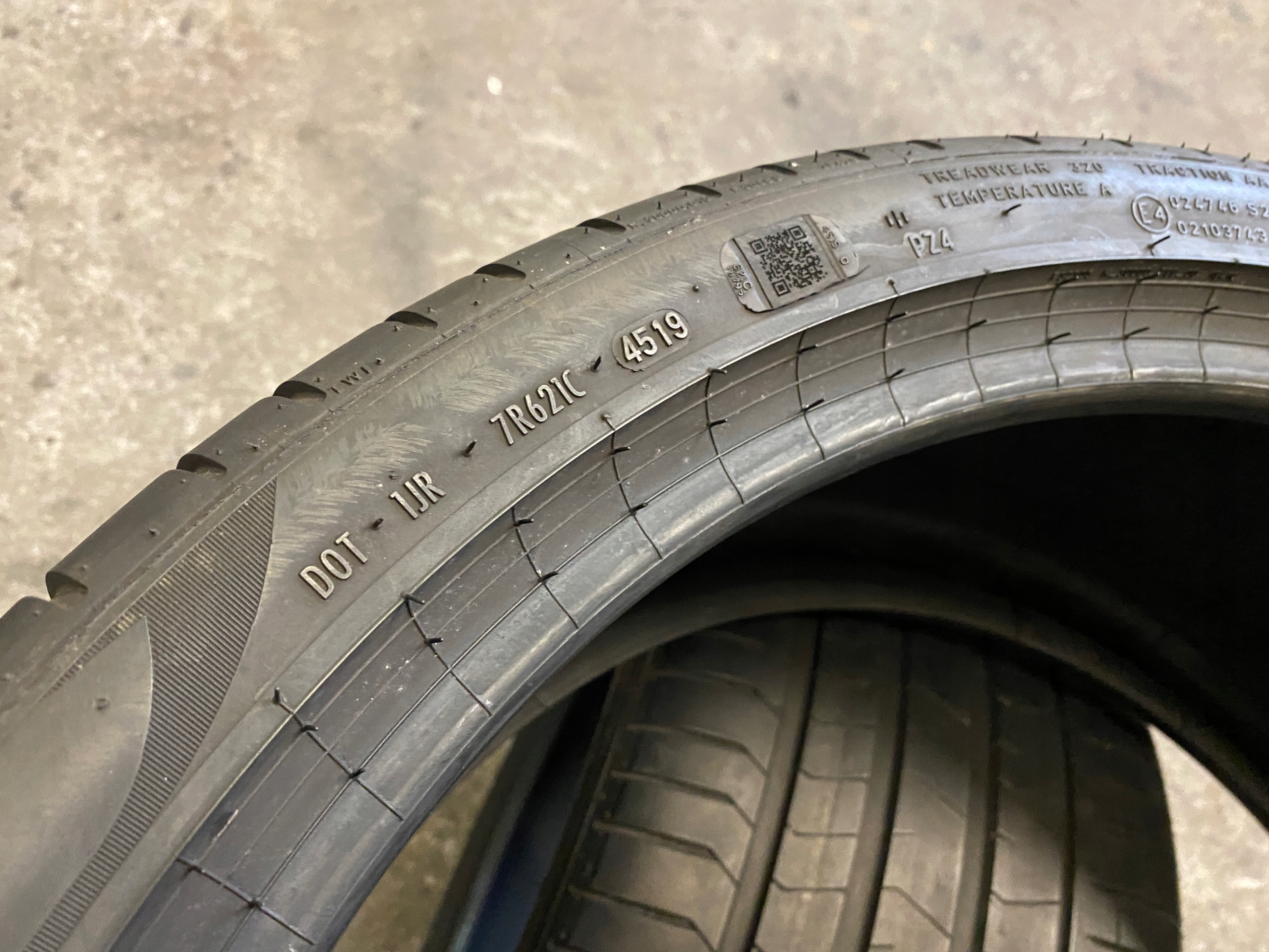 2 tyres summer 315/30R22 107Y Pirelli P ZERO PZ4 6mm