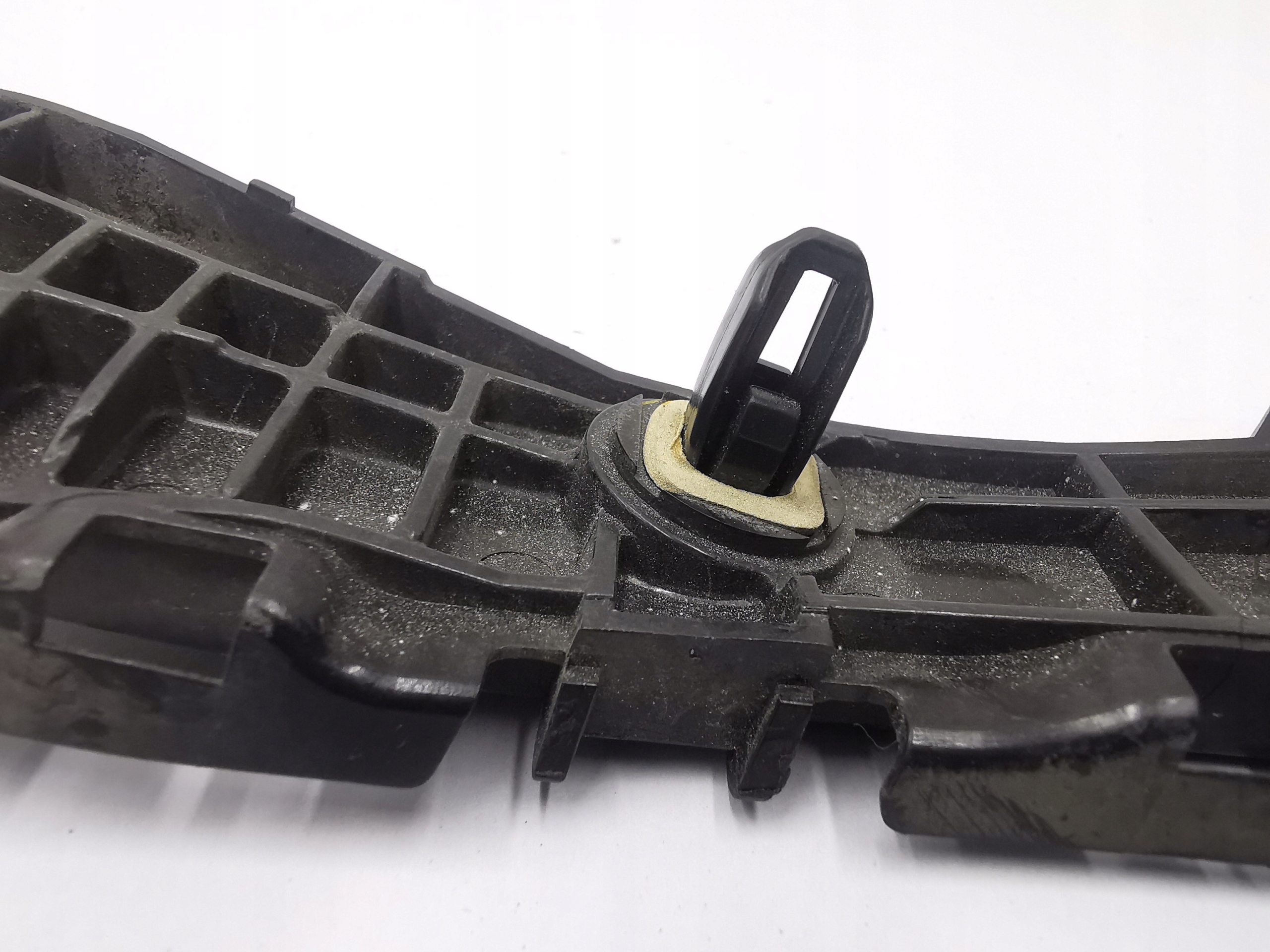 bumper bracket left rear part TOYOTA AURIS and 07-10 / 52576-02070