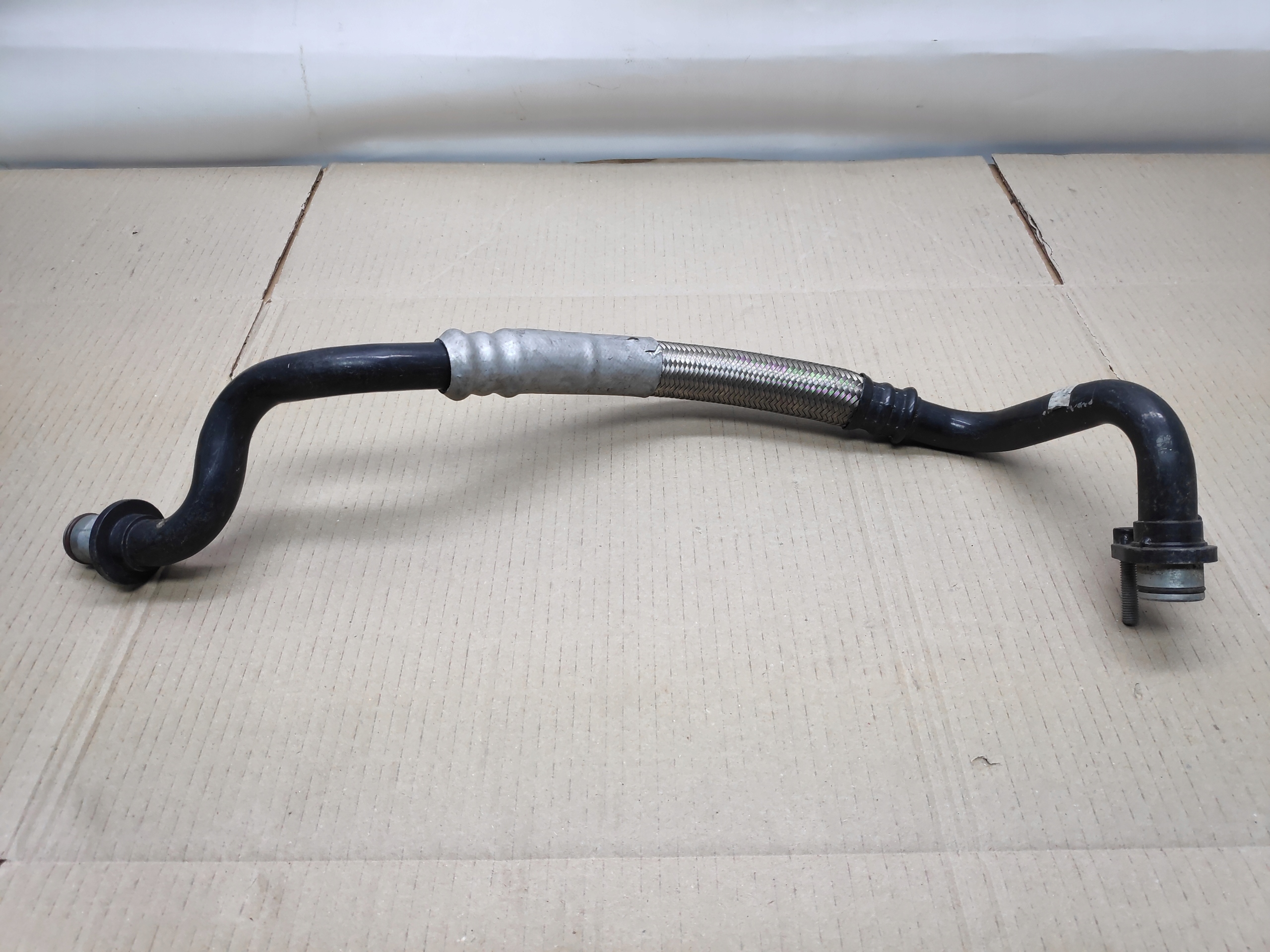 420115687G - AUDI R8 масляный шланг 420117413E (116)