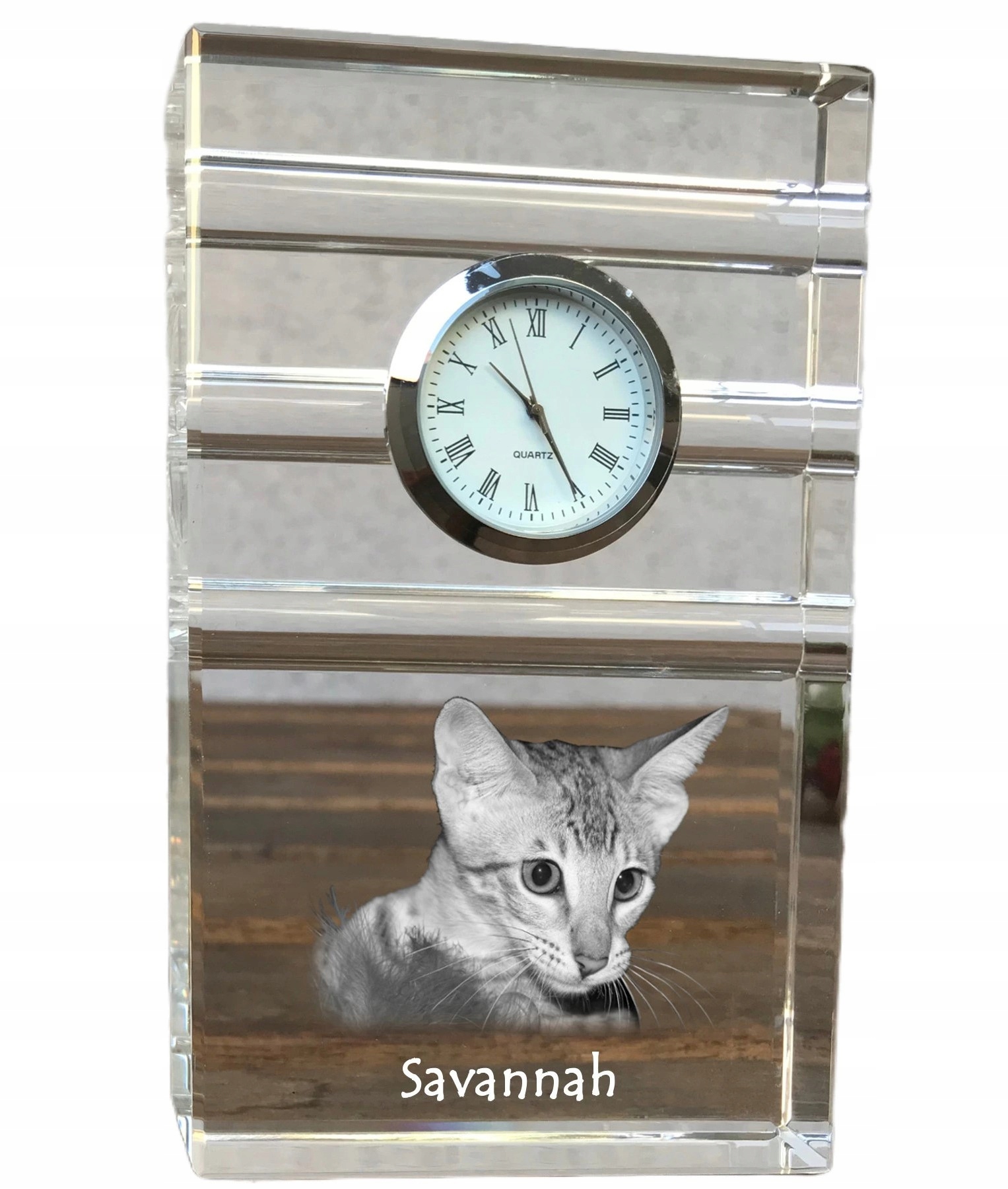 Mačka Savannah krištáľové stolové hodinky s vašou fotografiou, suvenír