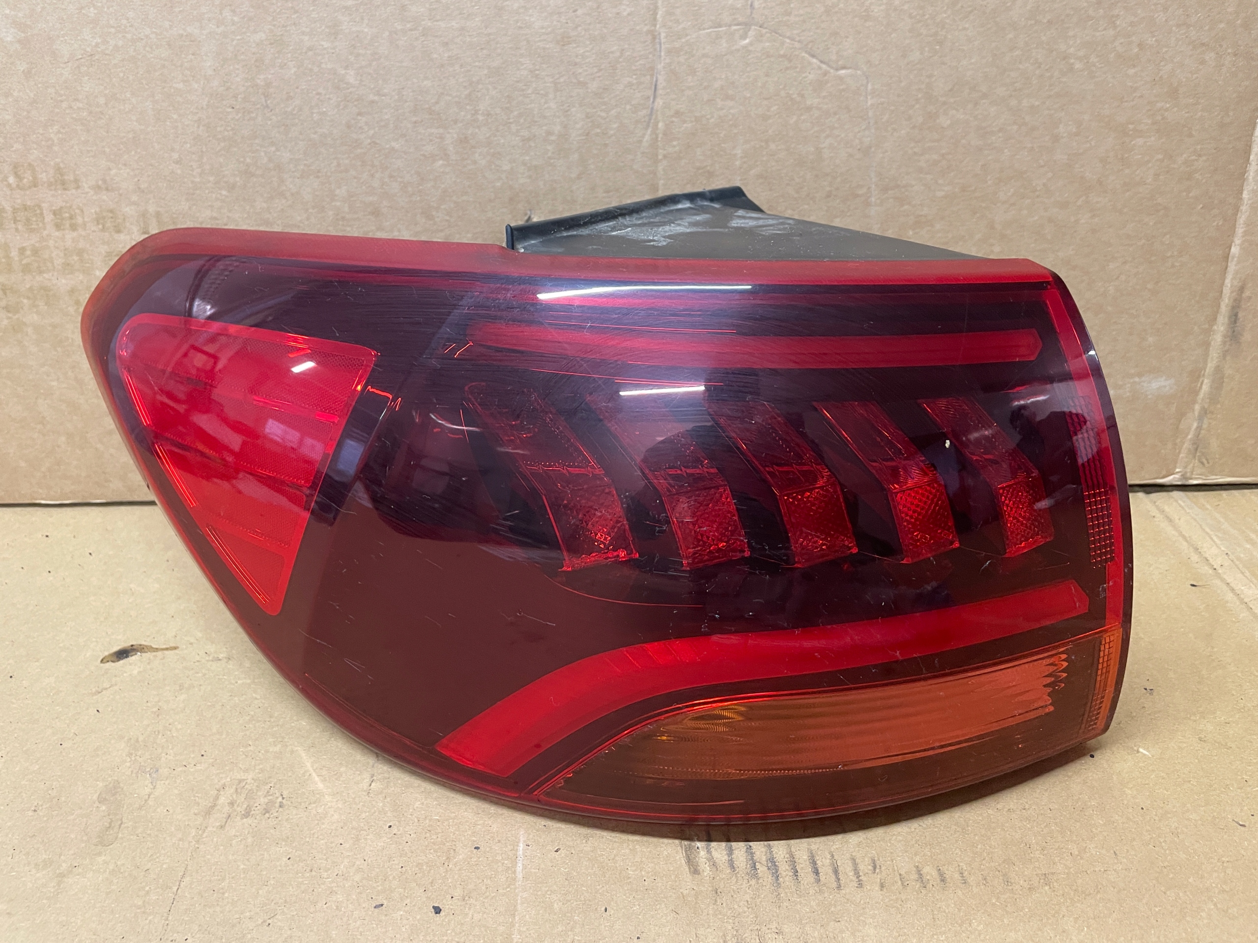 KIA SORENTO III LIFT 18-21 LAMPA TYŁ TYLNA LEWA IDEALNA