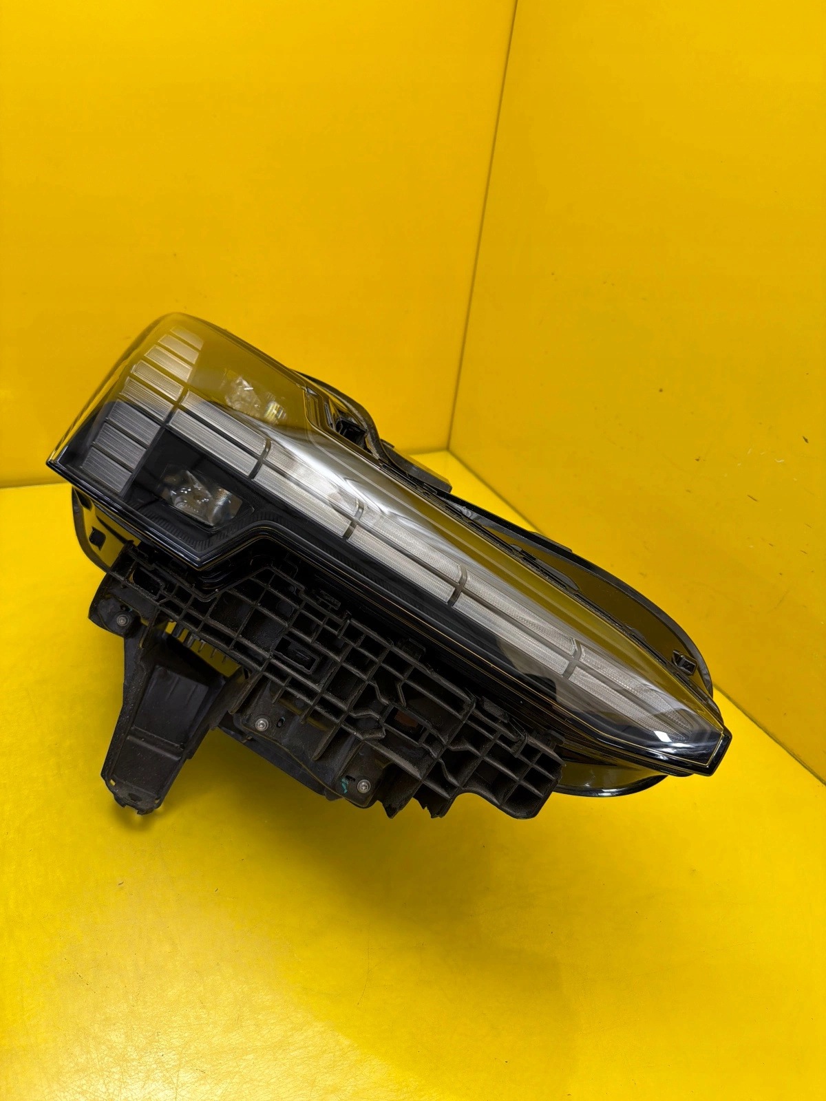 light right front Volvo EX30 Full Led 80000628