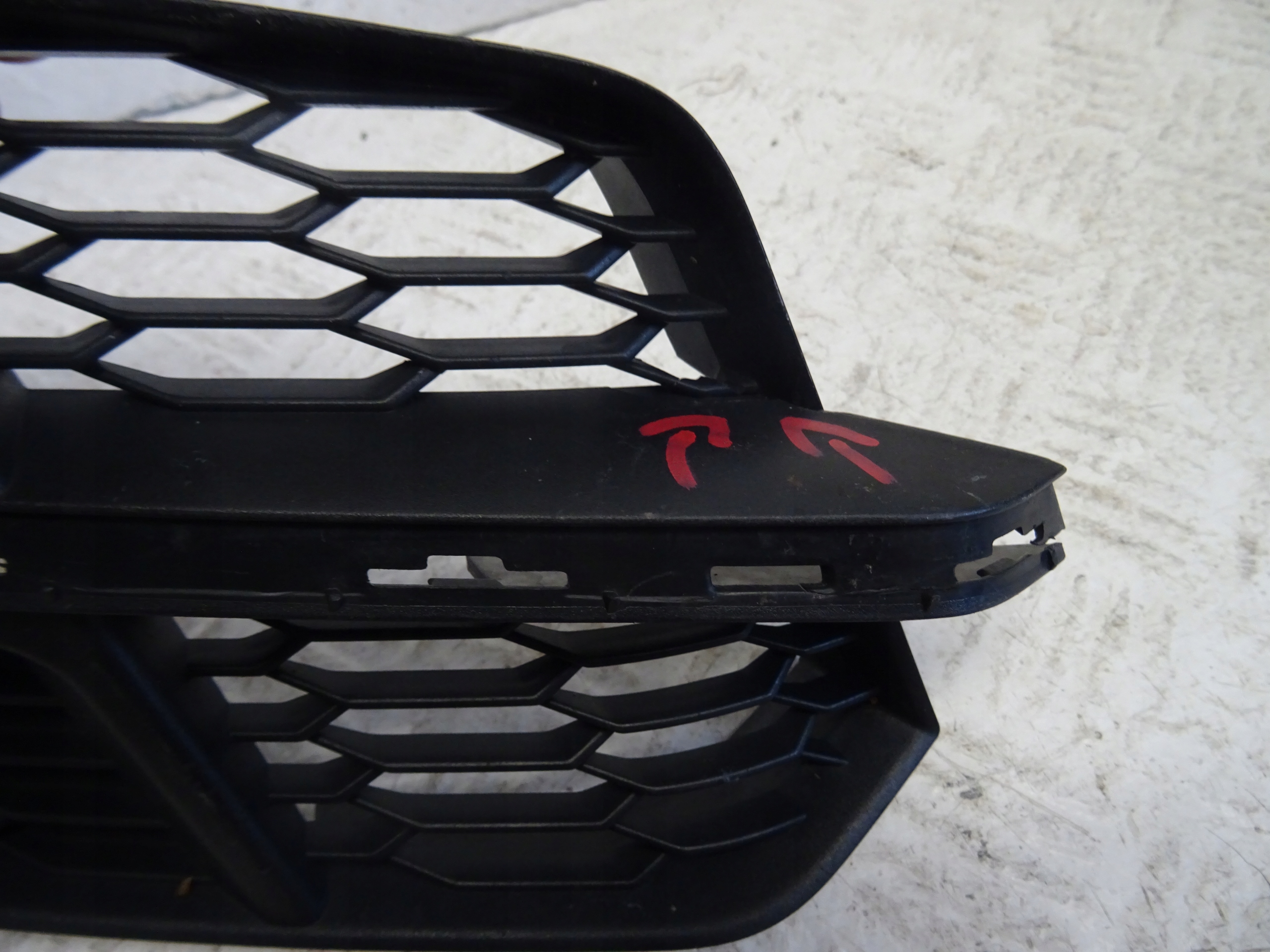 grid of a bumper front front right AUDI A6 C7 S-LINE 4G0807682AN