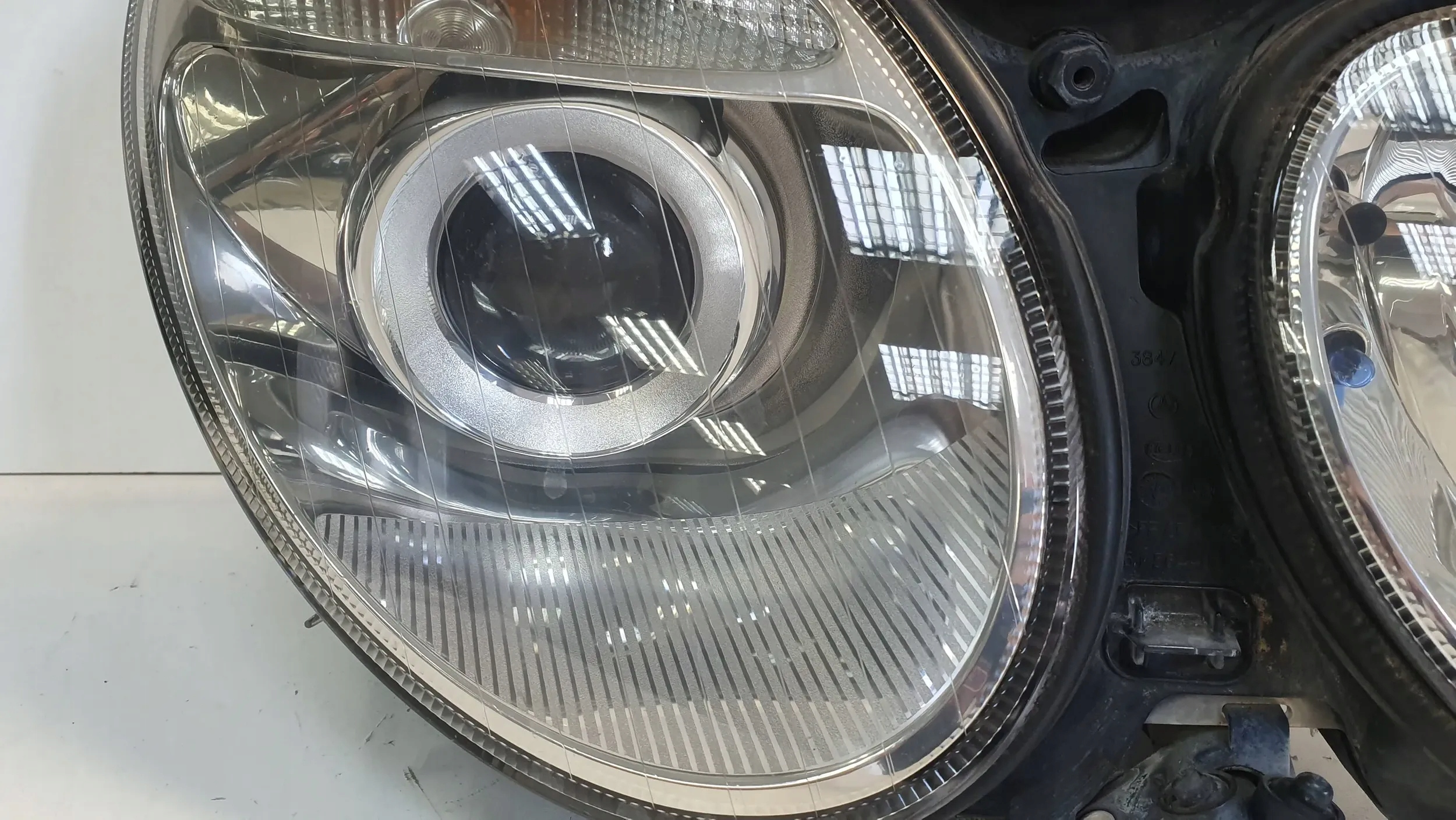 light xenon right Mercedes E Klasa W211 02