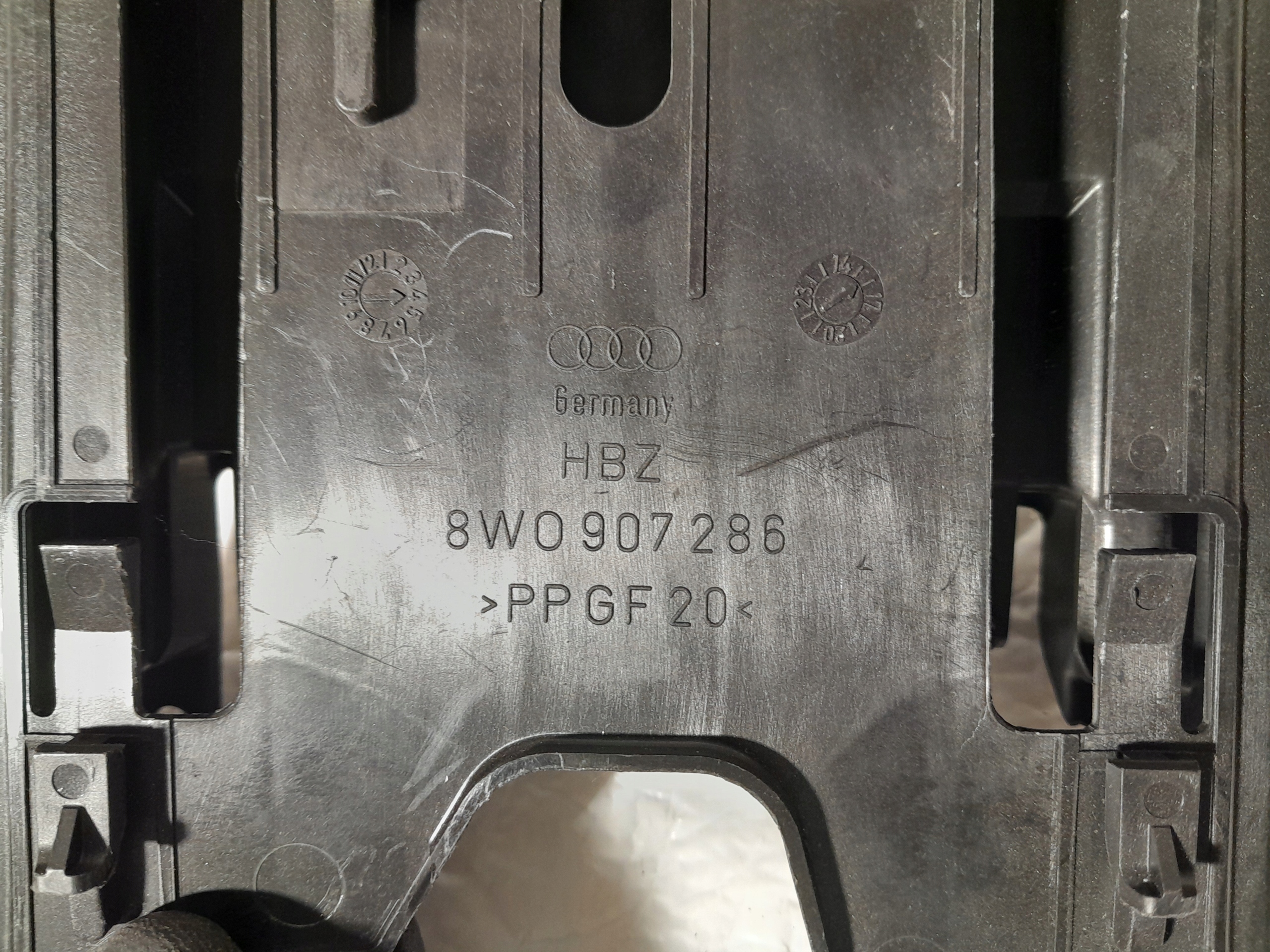AUDI A4 B9 Poignée Support plaque STEROWNIKA 8W0907286