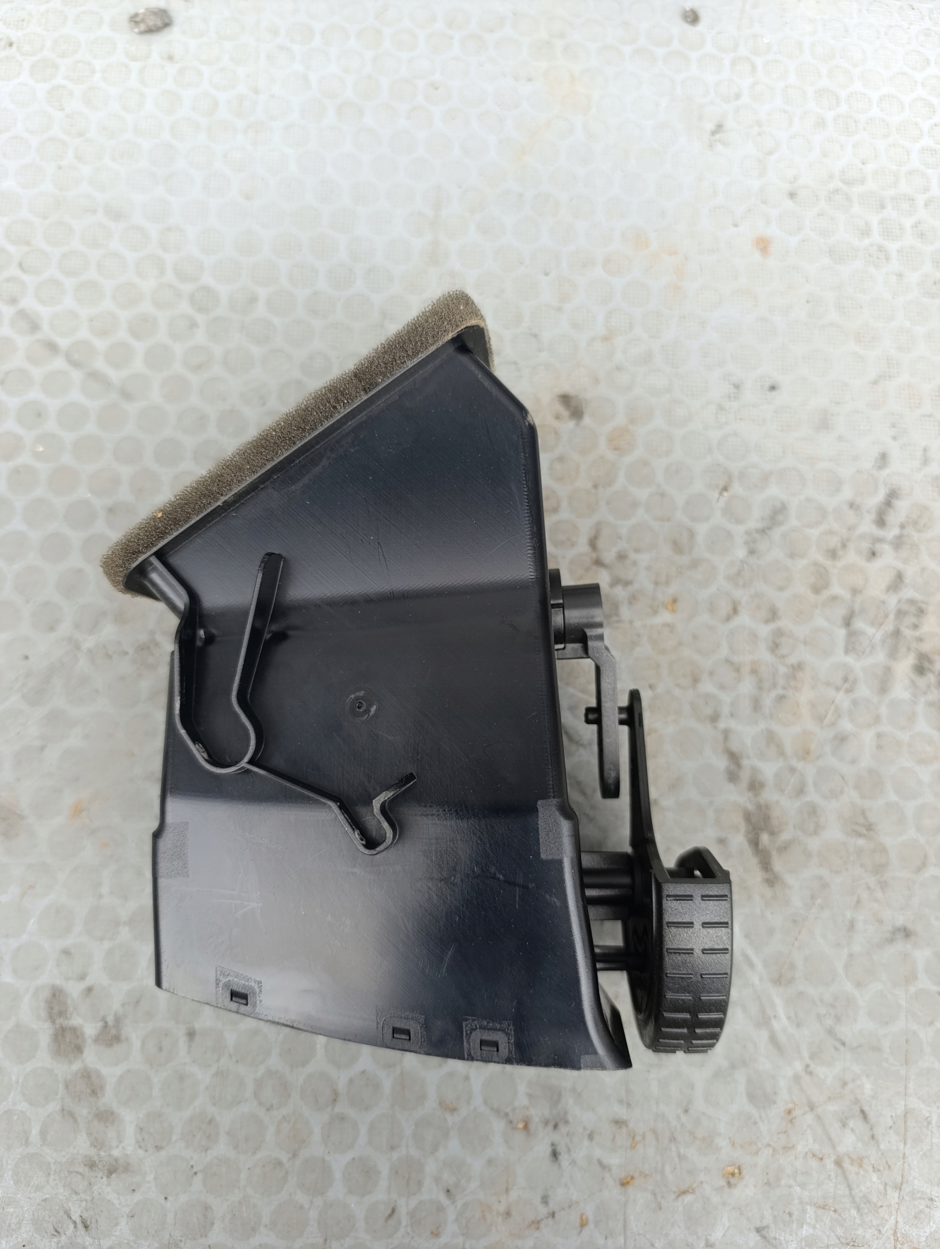 VW T5 LIFT grid air conditioning devices central right 7E0815706A