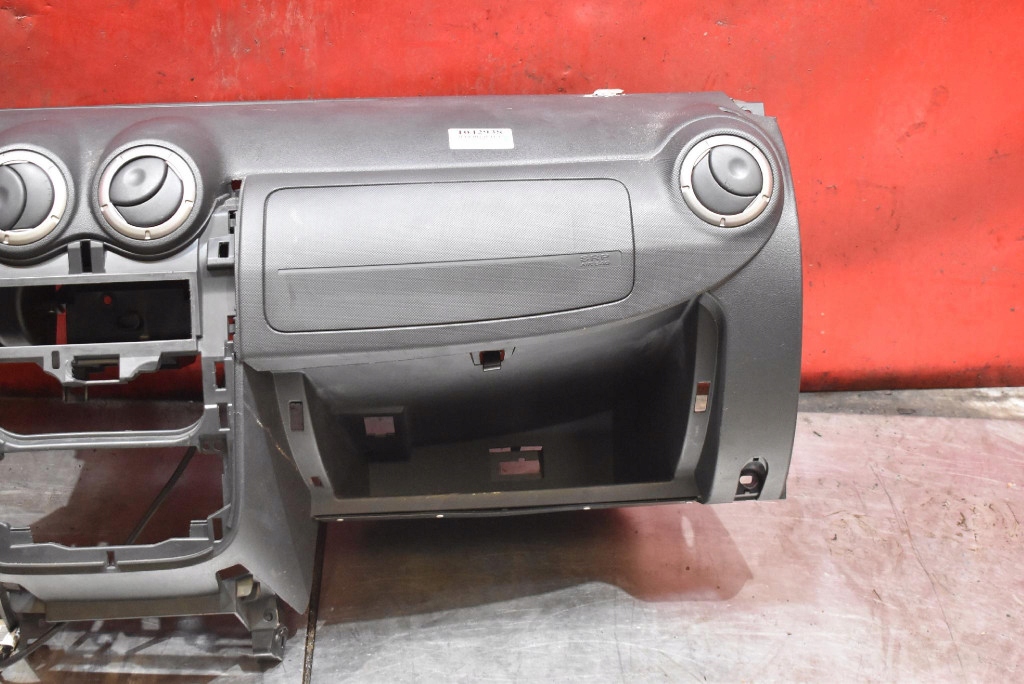 dashboard instrument panel console cockpit airbag EU DACIA SANDERO 1 and 08-12