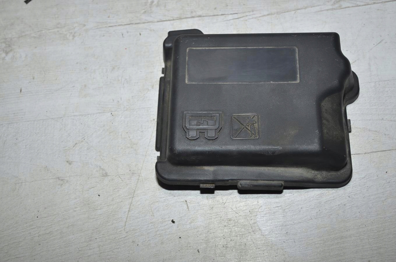 Abdeckung des Sicherungskastens Peugeot 2008 14r