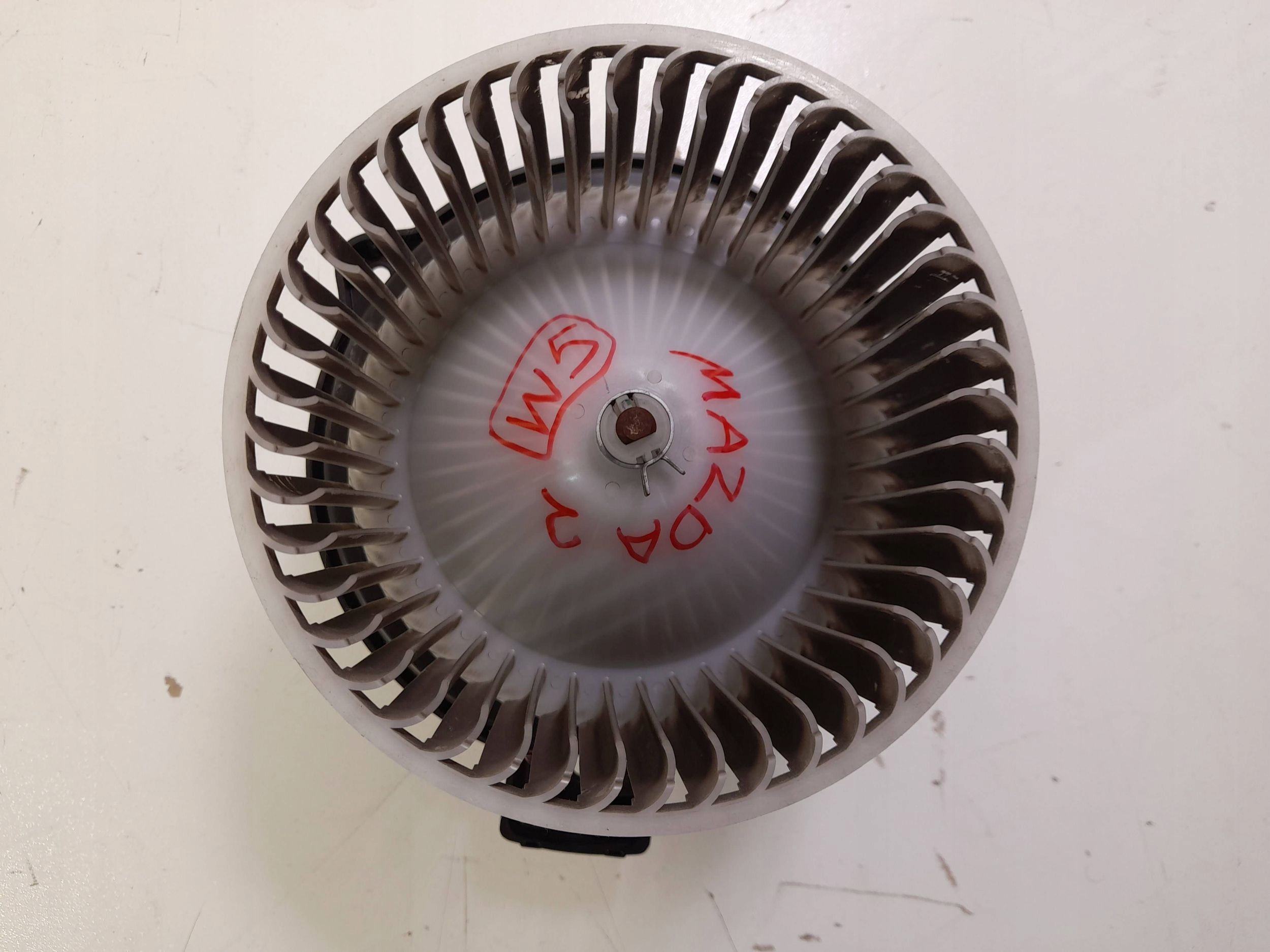 Mazda 2 DE Dmuchawa des lüfters 8727000690 (W5)