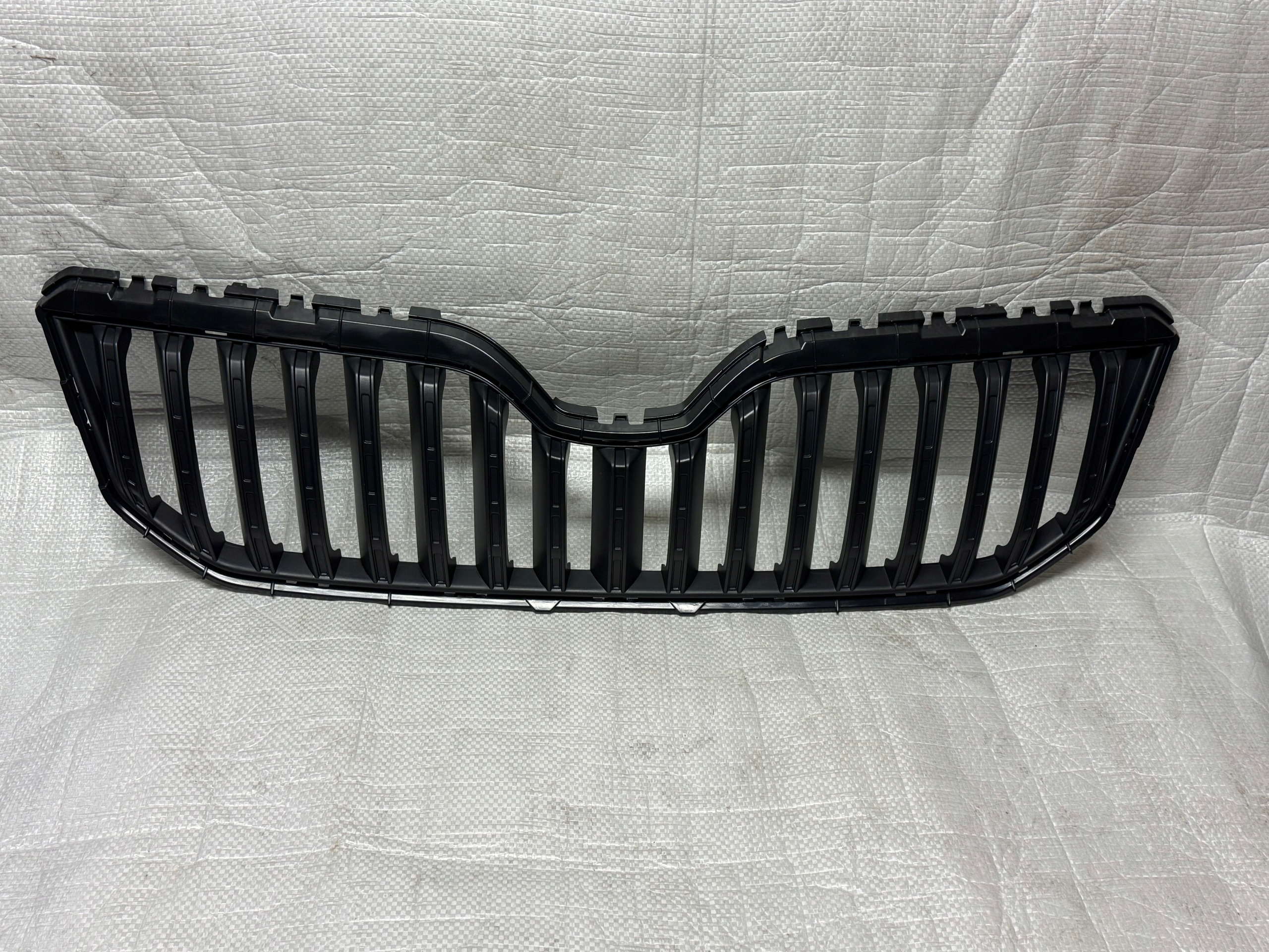 решетка радиатора SKODA YETI 12-17r. 5L0853668A