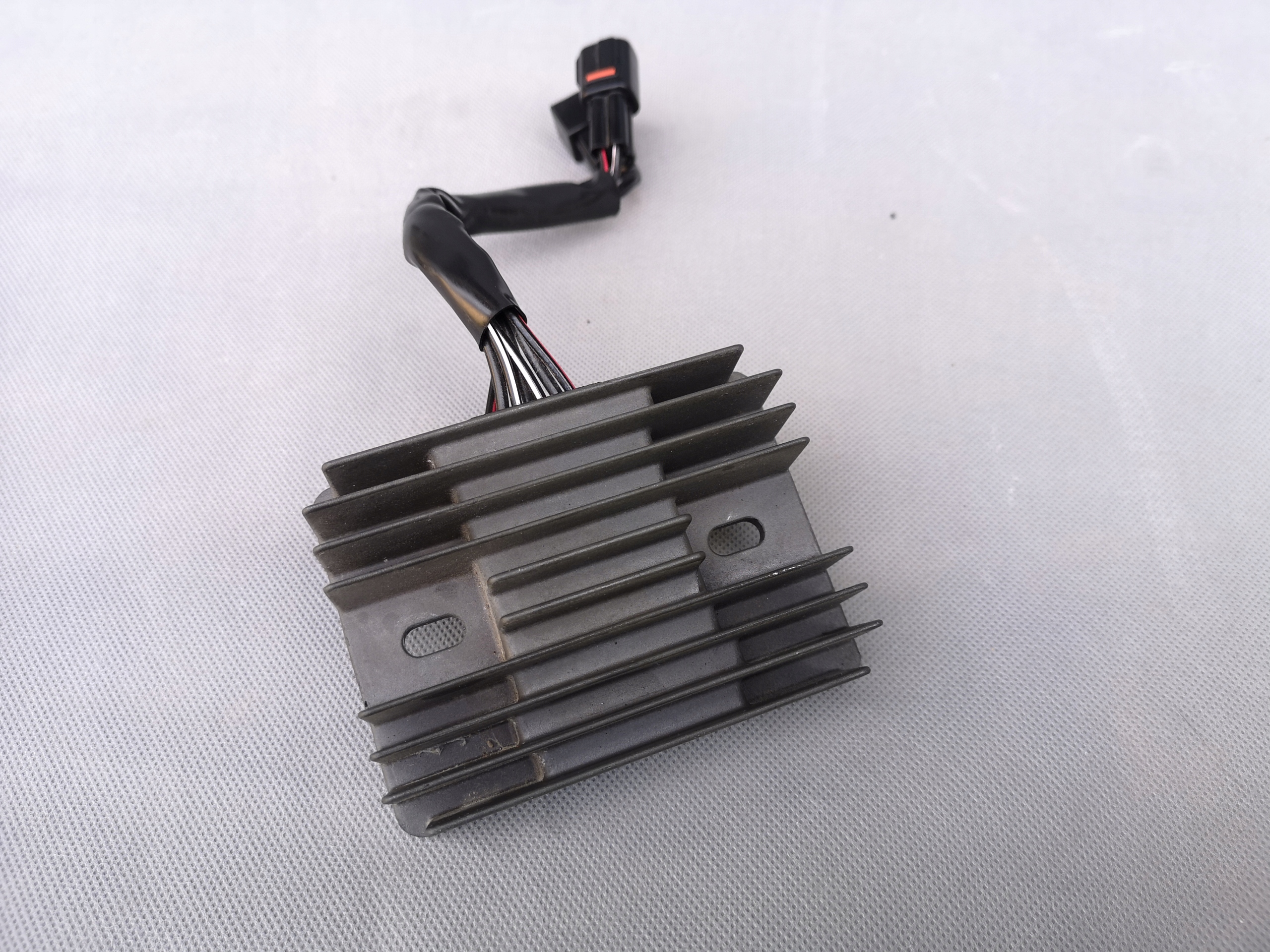 А. Регулятор напряжения SUZUKI VL 800 C50 11-19 R