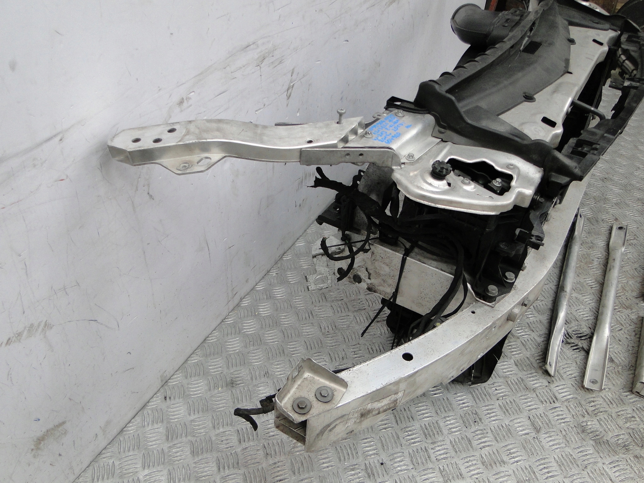 MERCEDES E KLASA W213 2.0 CDI CHLODNICE PAS PRZEDN A0999061000 A2136201801 Wersja Europejska