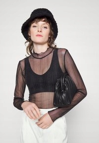 Průsvitná pruhovaná halenka Gestuz M