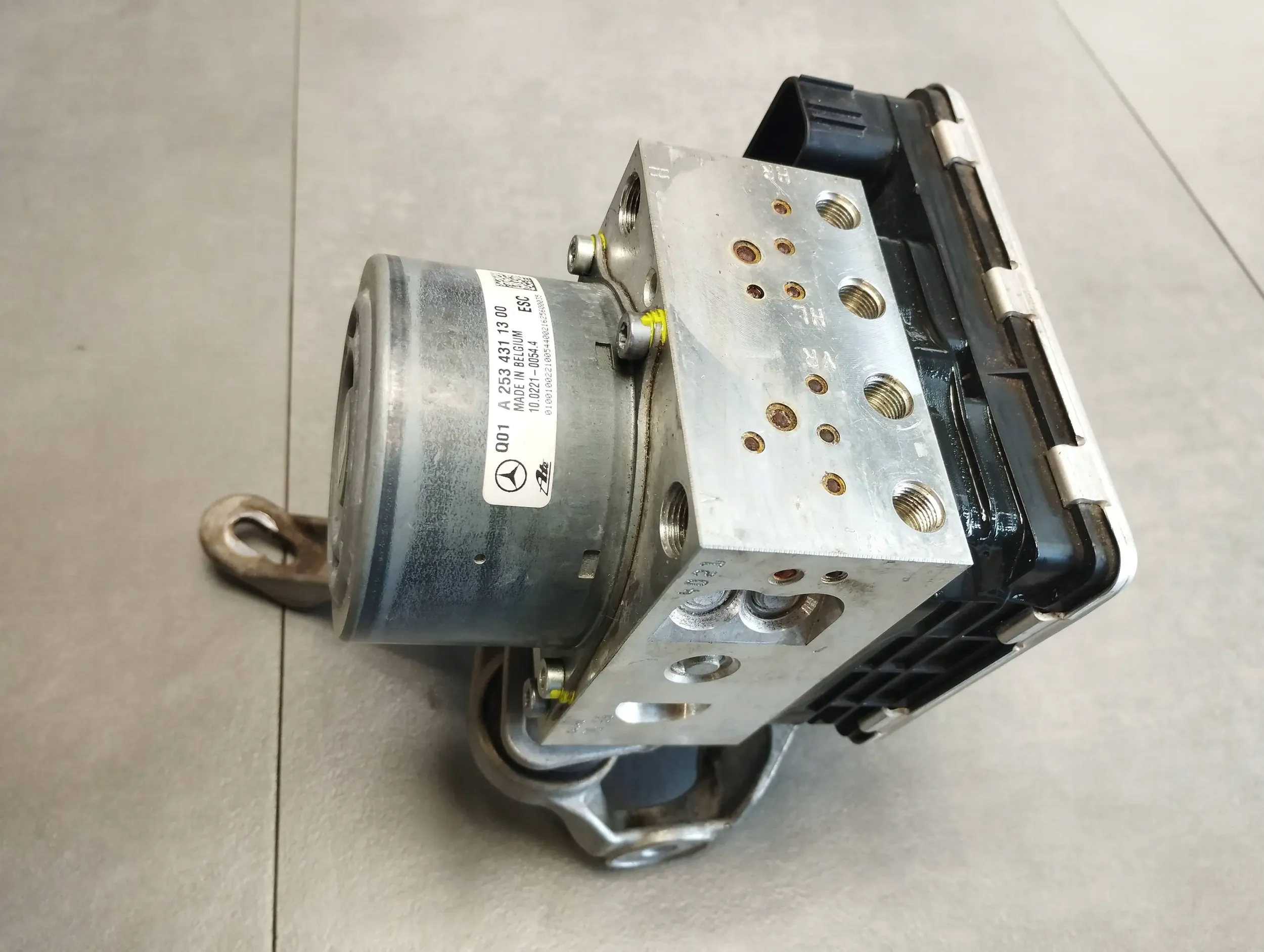 Mercedes-Benz GLC X253 pump control unit ABS A2539011600