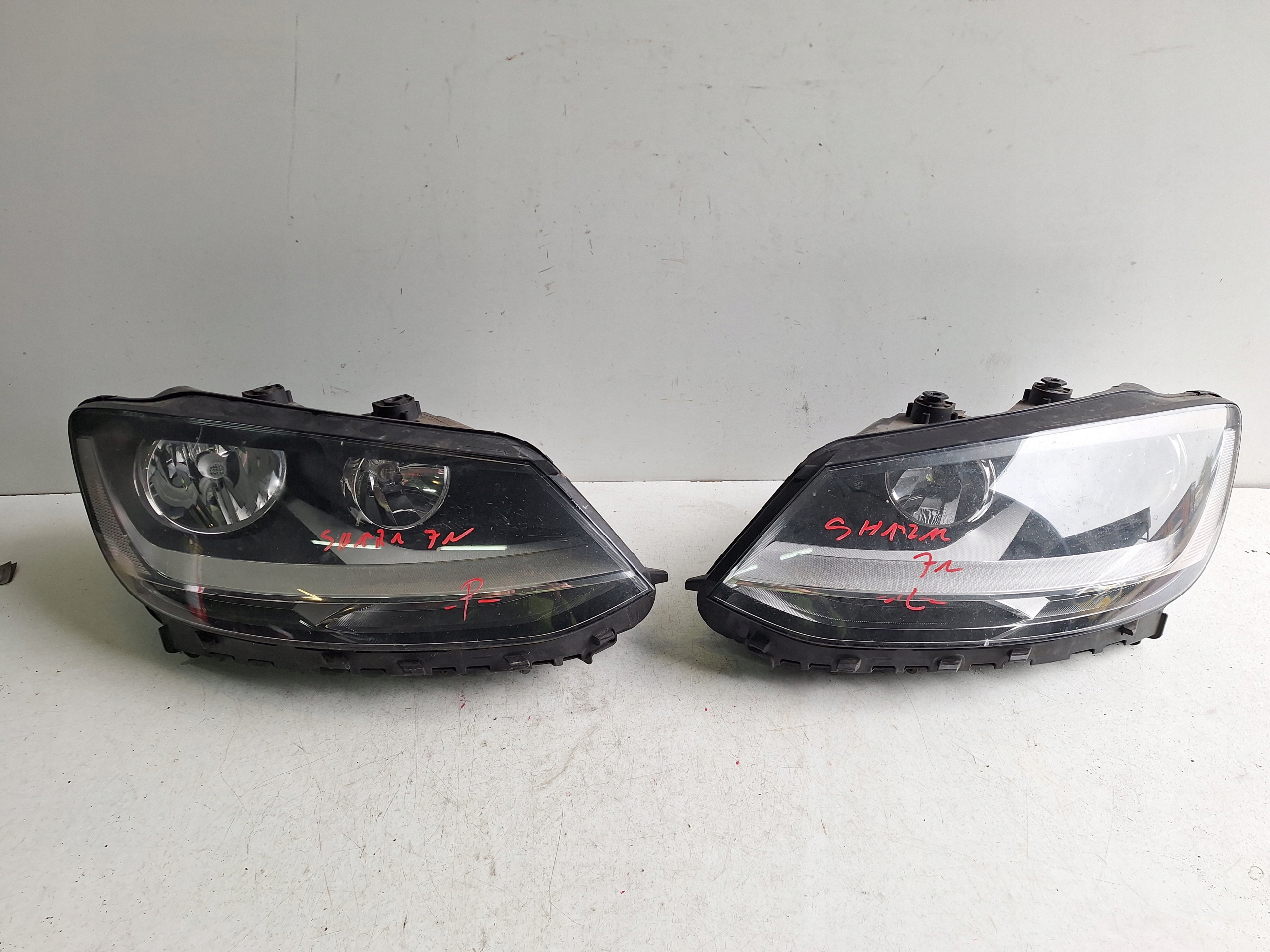 VOLKSWAGEN SHARAN 7N 10-> light right UK