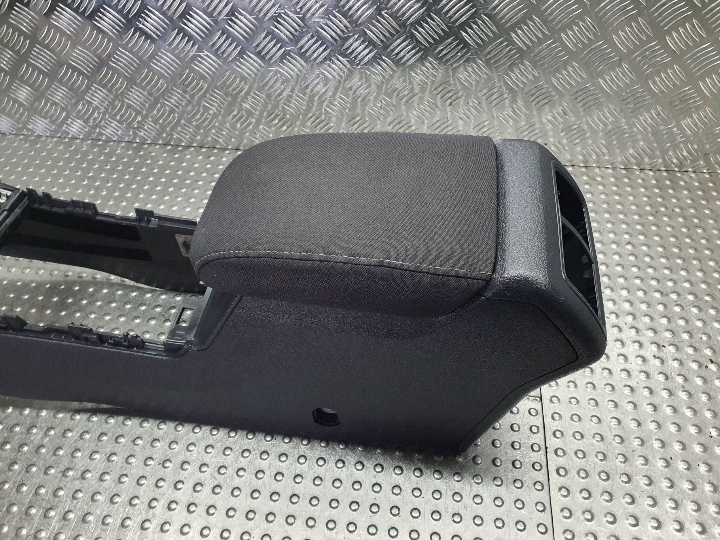 TUNEL central armrest 5G1863243P 5G0864298F VW GOLF VII