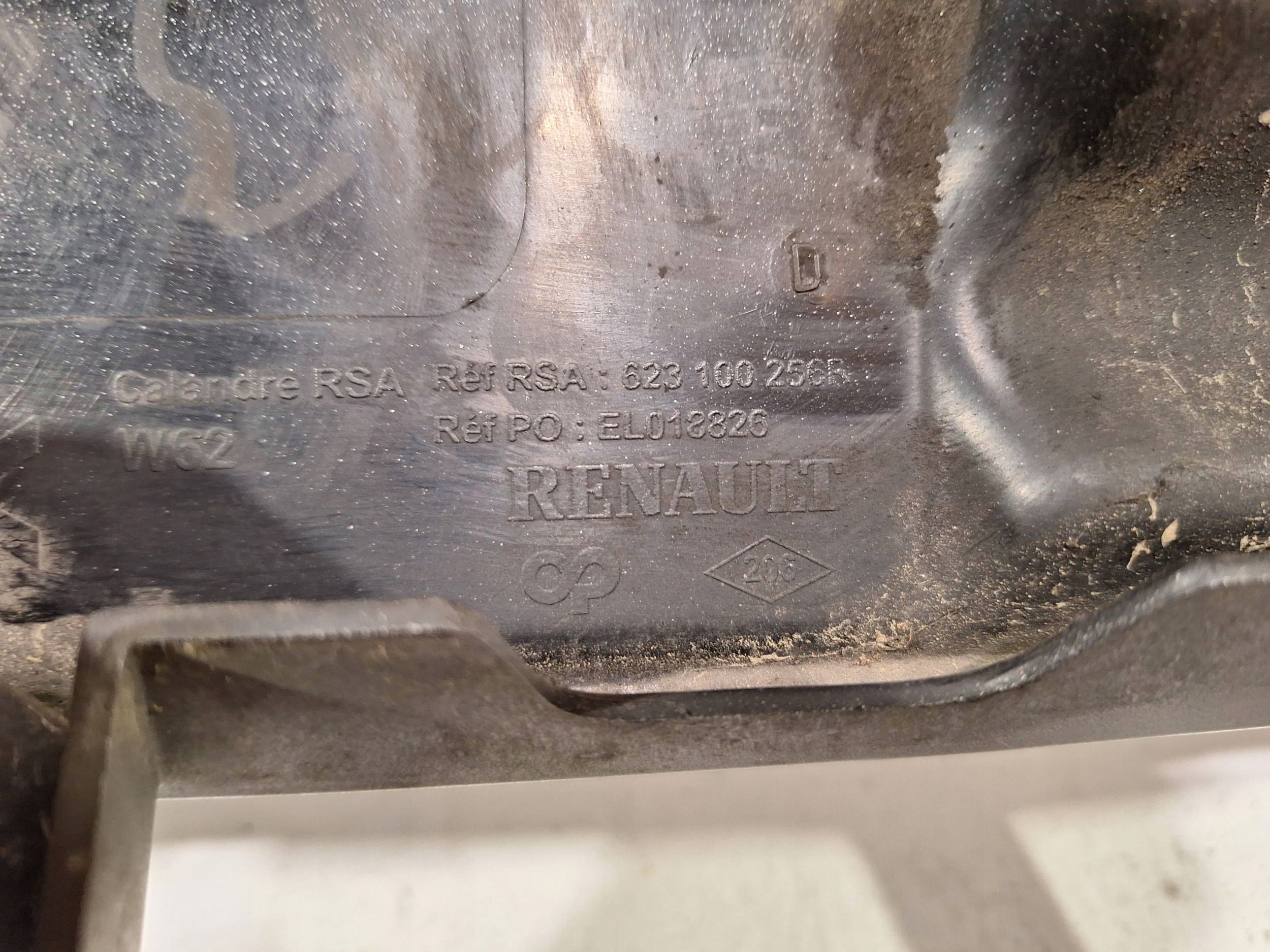Grille 623100256R RENAULT MASTER III 10