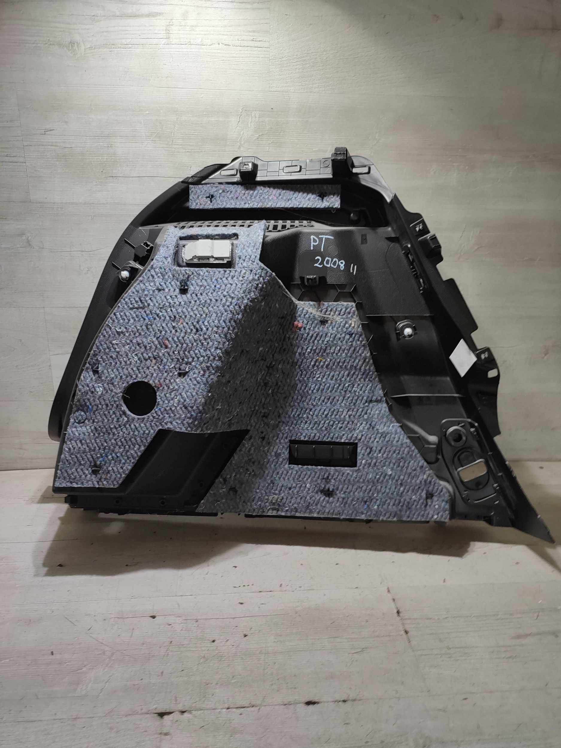 Peugeot 2008 II 2020 rear part side right side / upholstery / boot