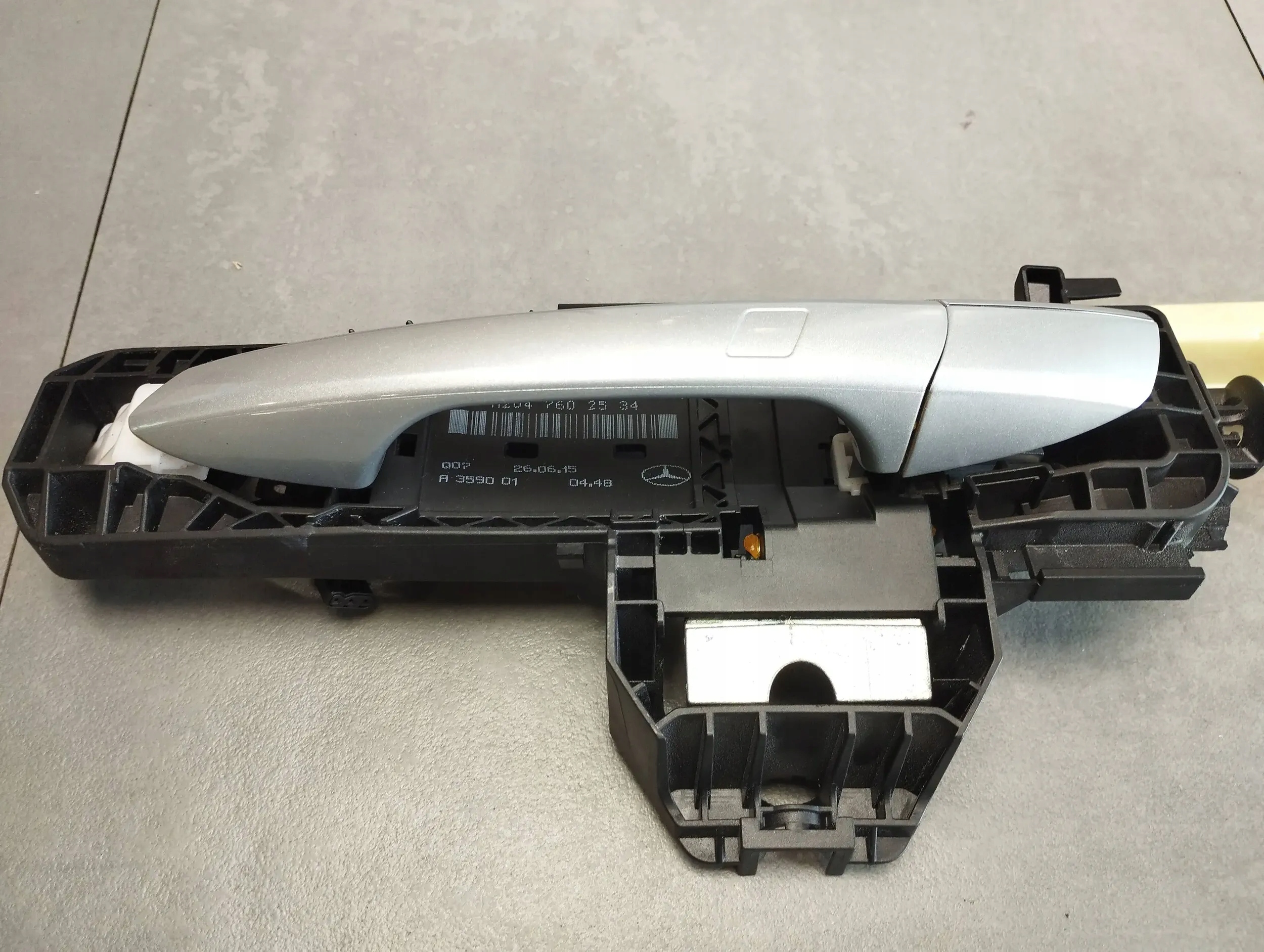 Mercedes-Benz CLS C218 handle left rear part KEYLESS 775