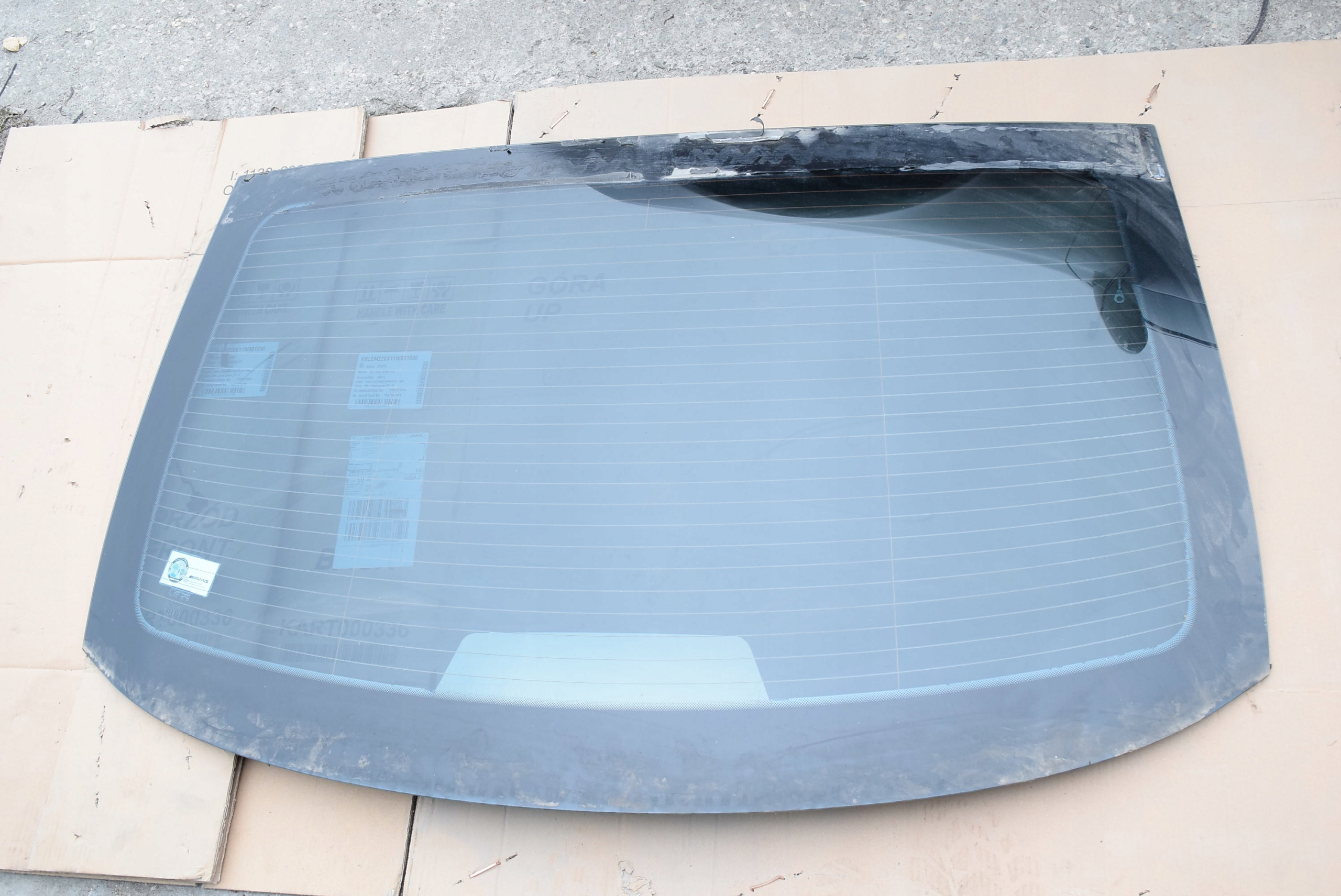 MERCEDES W219 CLS 6.3 AMG заднее стекло