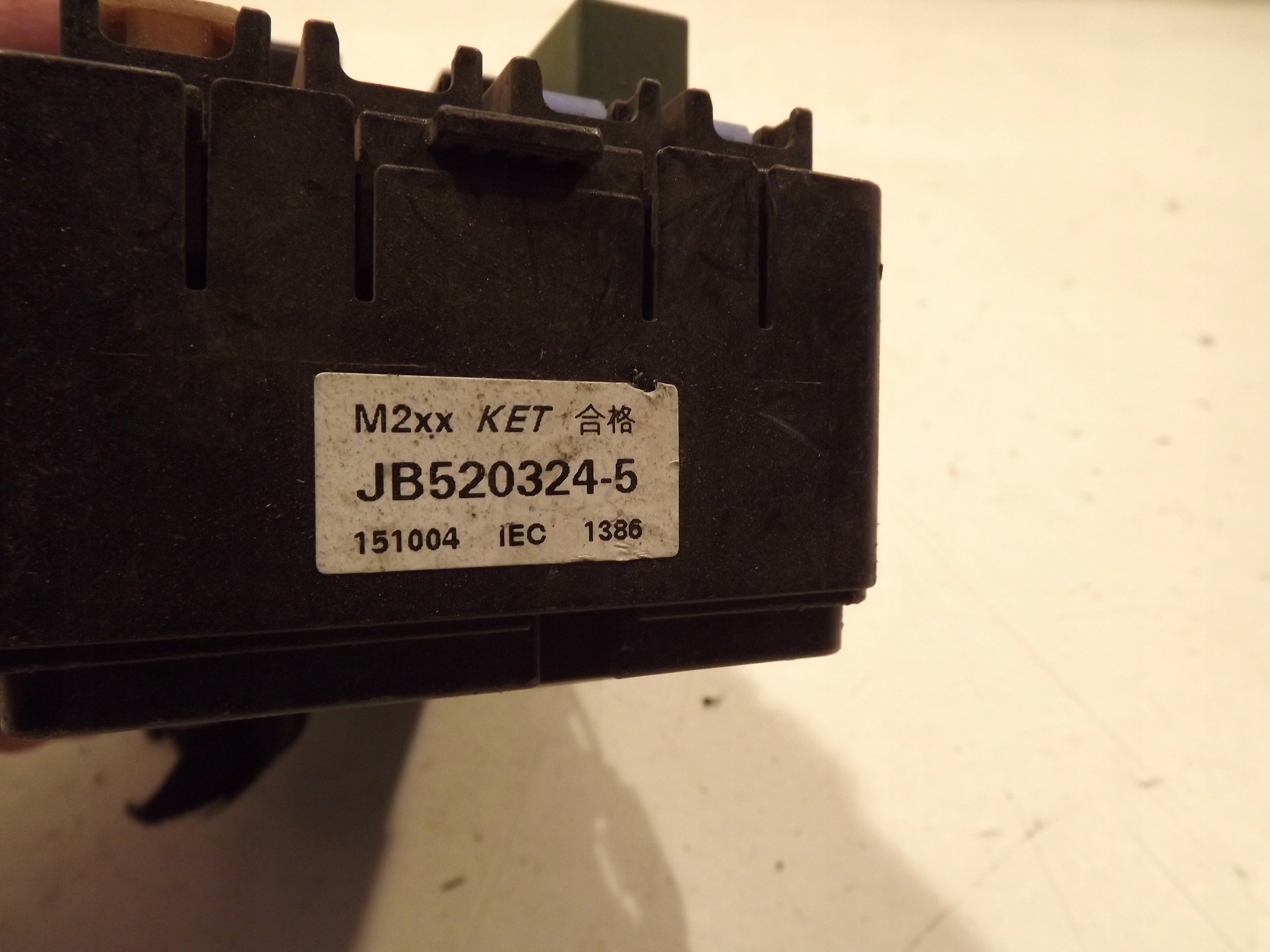 Module fusibles JB520324-5 OPEL KARL 1.0 B