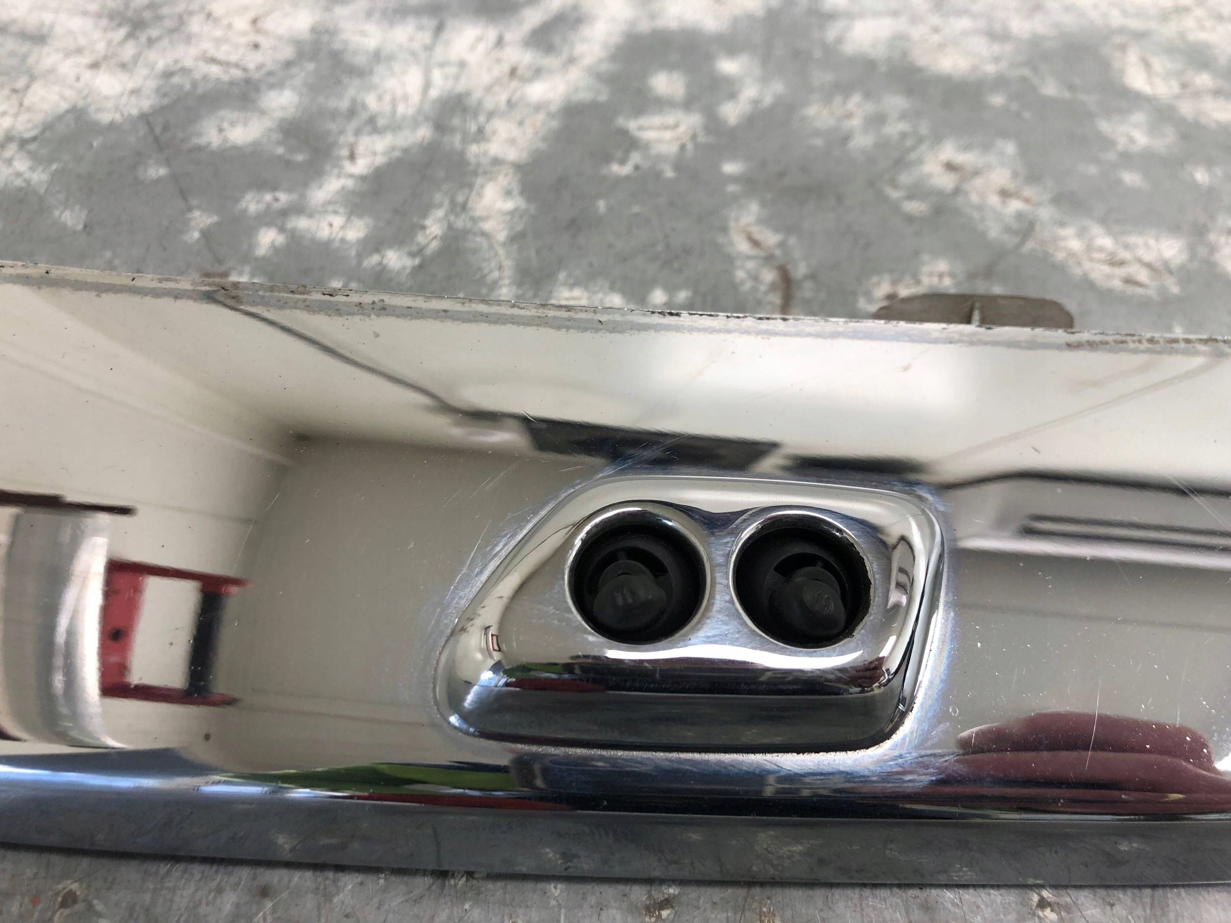 moulding of a bumper washer left front CHRYSLER 300C 04805939AA