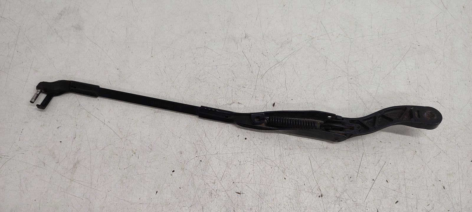 wiper arm left Mercedes W211 3,0 CDI V6