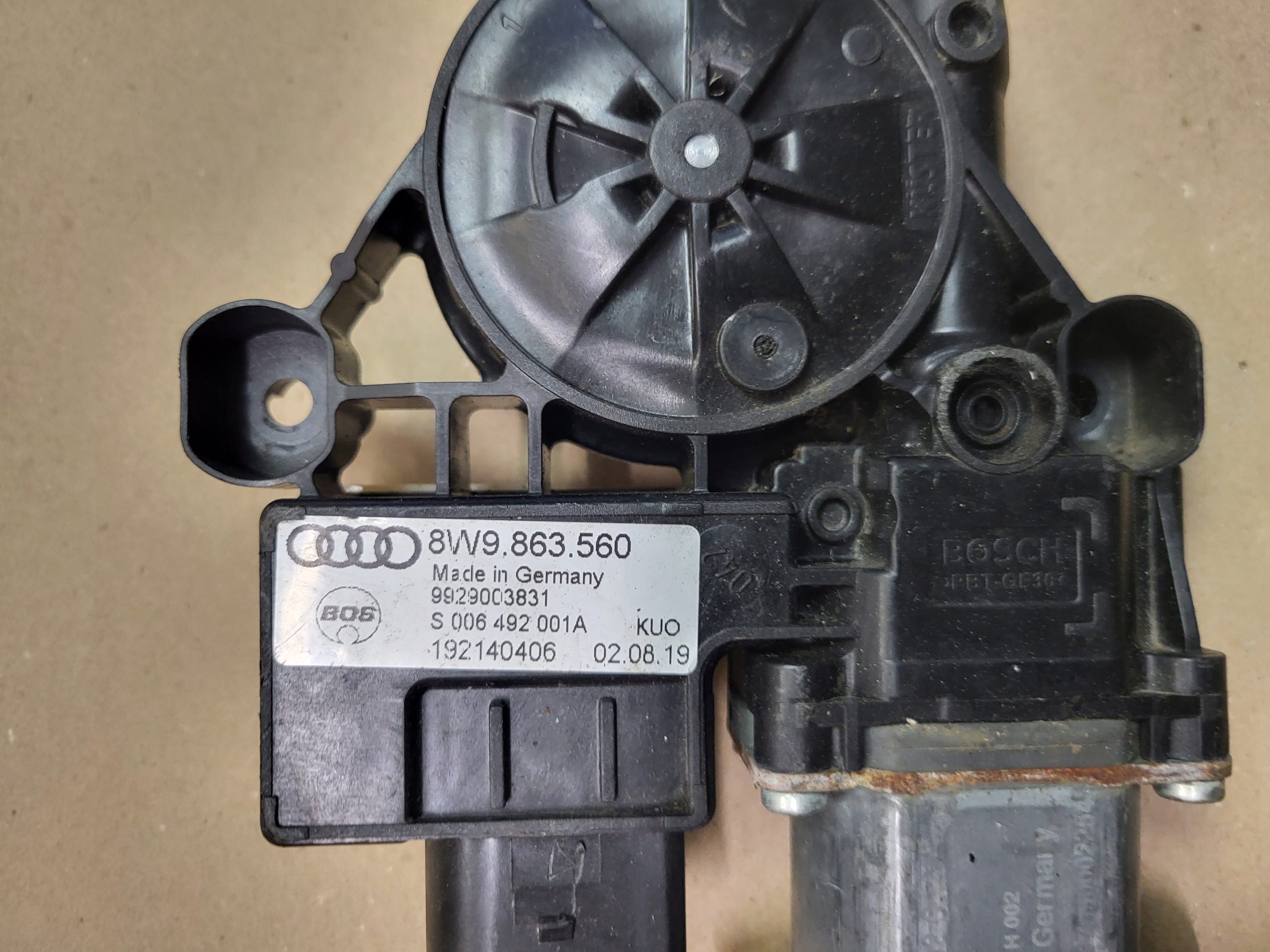 mini motor NAPED ROLETY boot rear part AUDI A4 B9 AVANT KOMBI OE