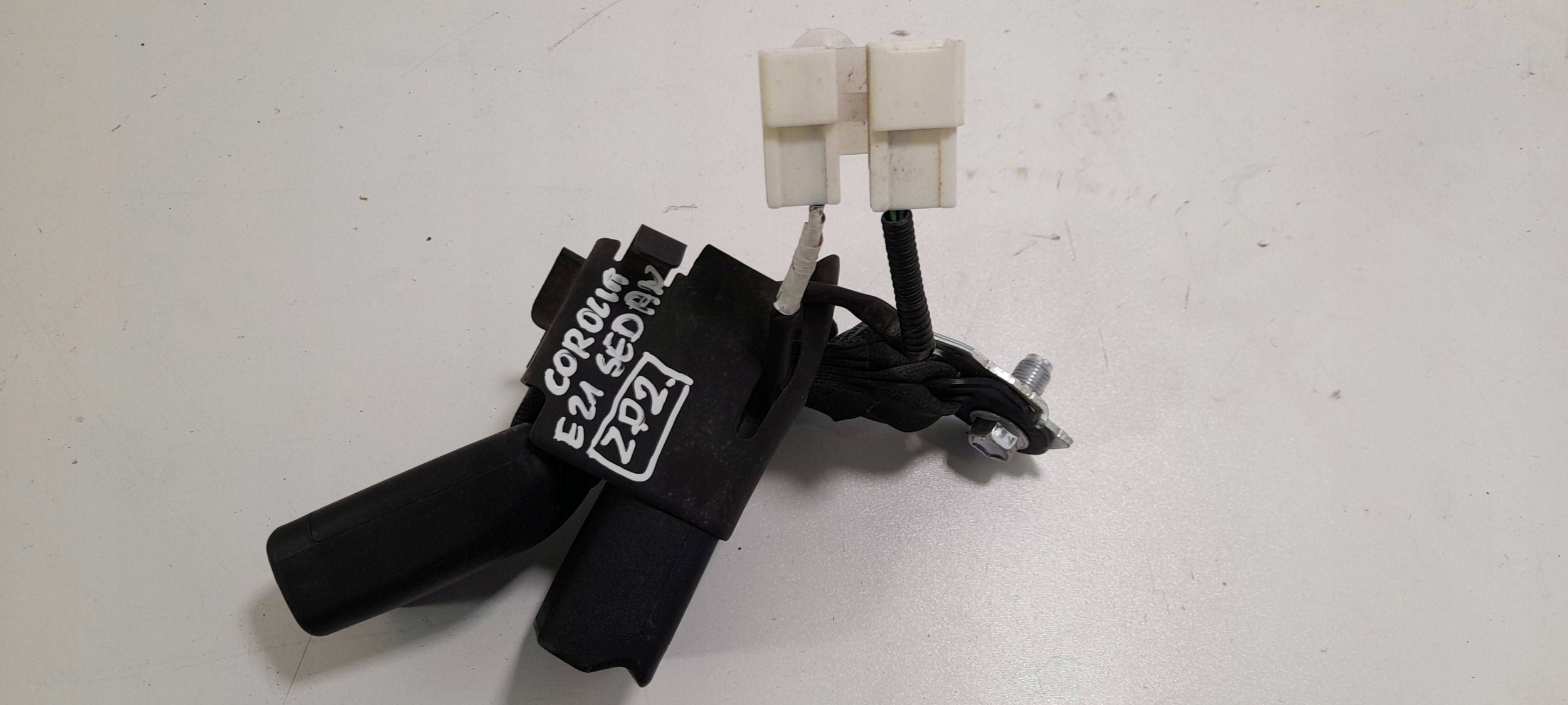 Toyota Corolla E21 Berline Fixation arbre ceintures sécurité Arrière (ZP2)