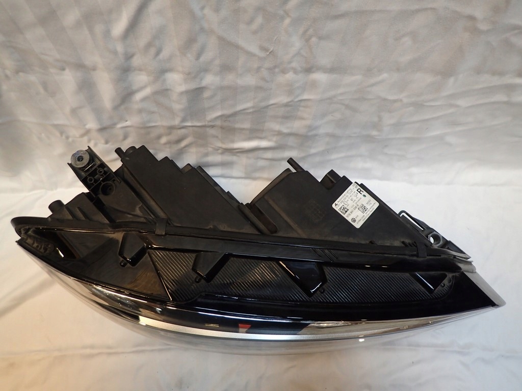 light right REFLEKTOR FULL LED VW TOURAN 5TB 2015