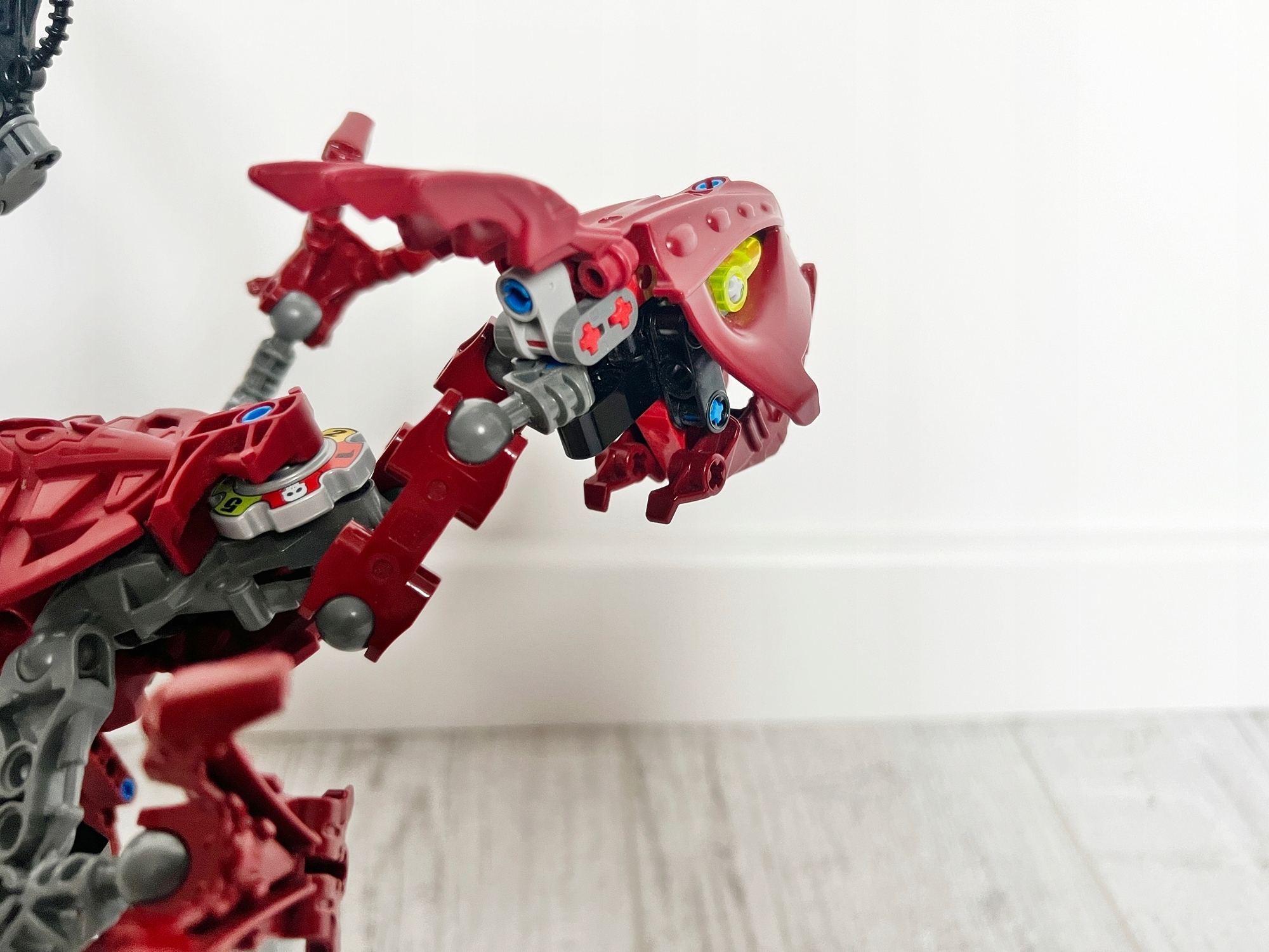 Zestaw klocków LEGO 8990 Bionicle - Fero i Skirmix Wiek dziecka 14 lat +