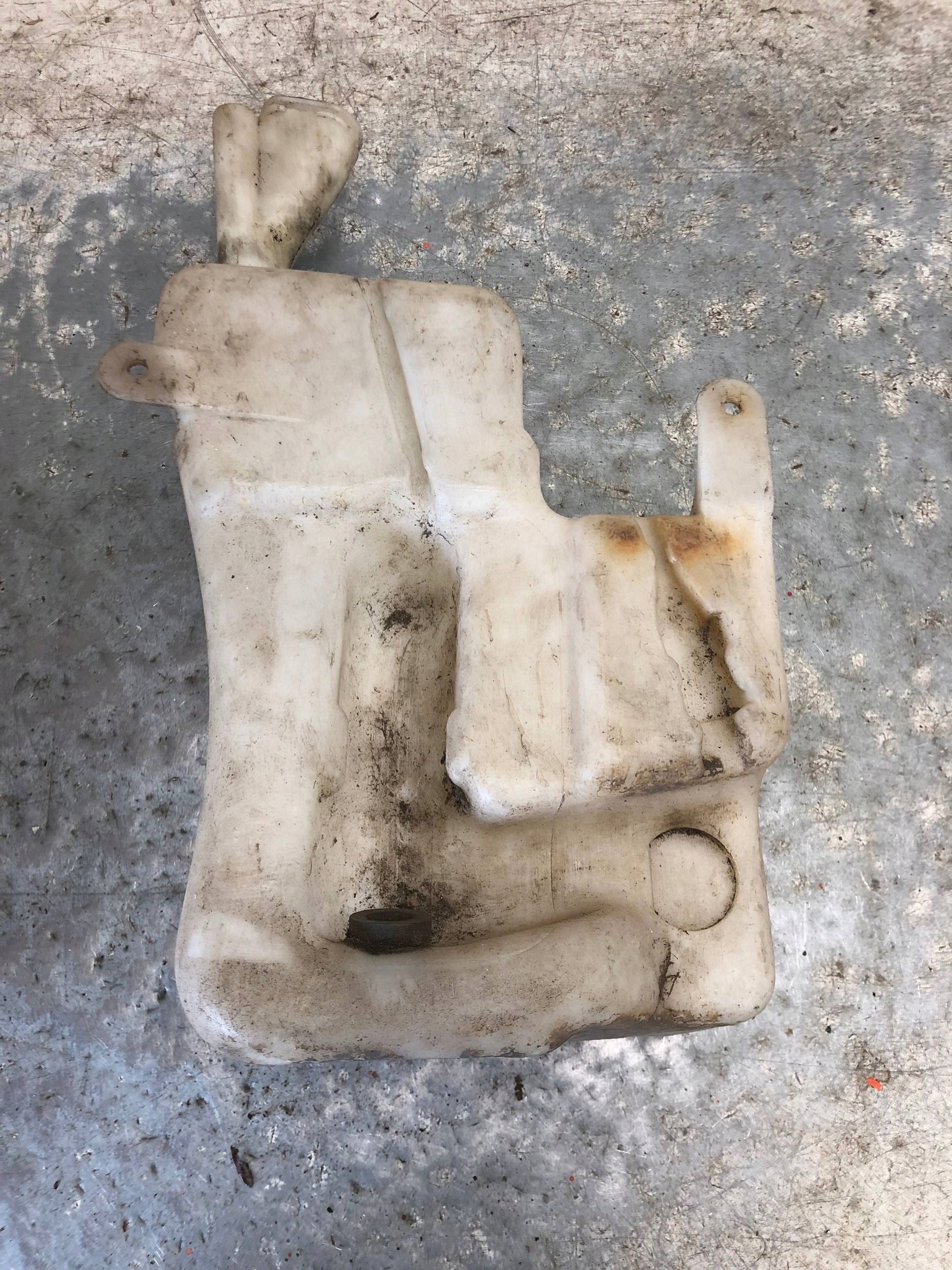 washer fluid tank FORD ESCORT 91AG-13K163-AA
