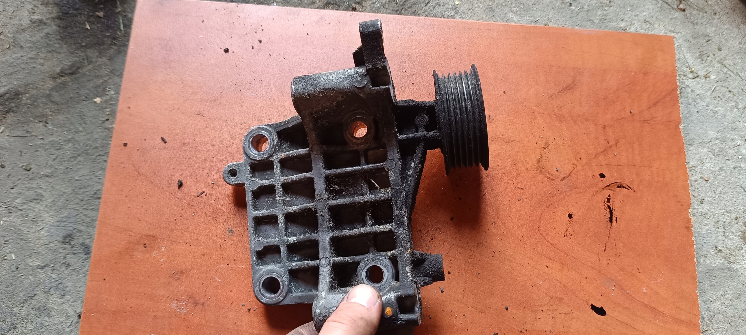 bracket alternator A4 B8 2.7 3.0 059903143S