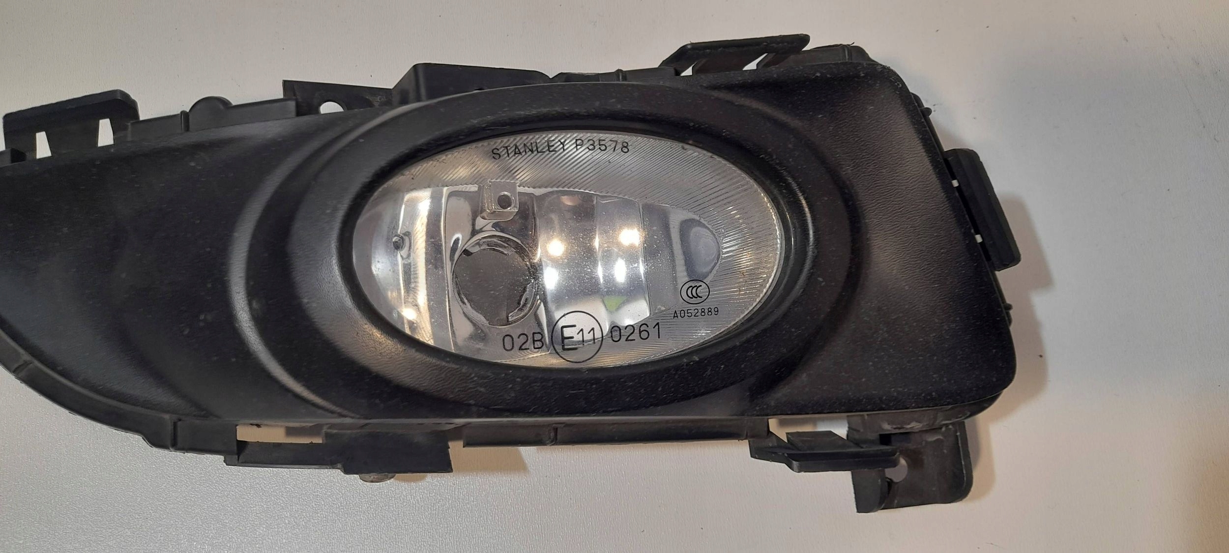 Mazda 3 BK fog light right frame P3578R (R479)