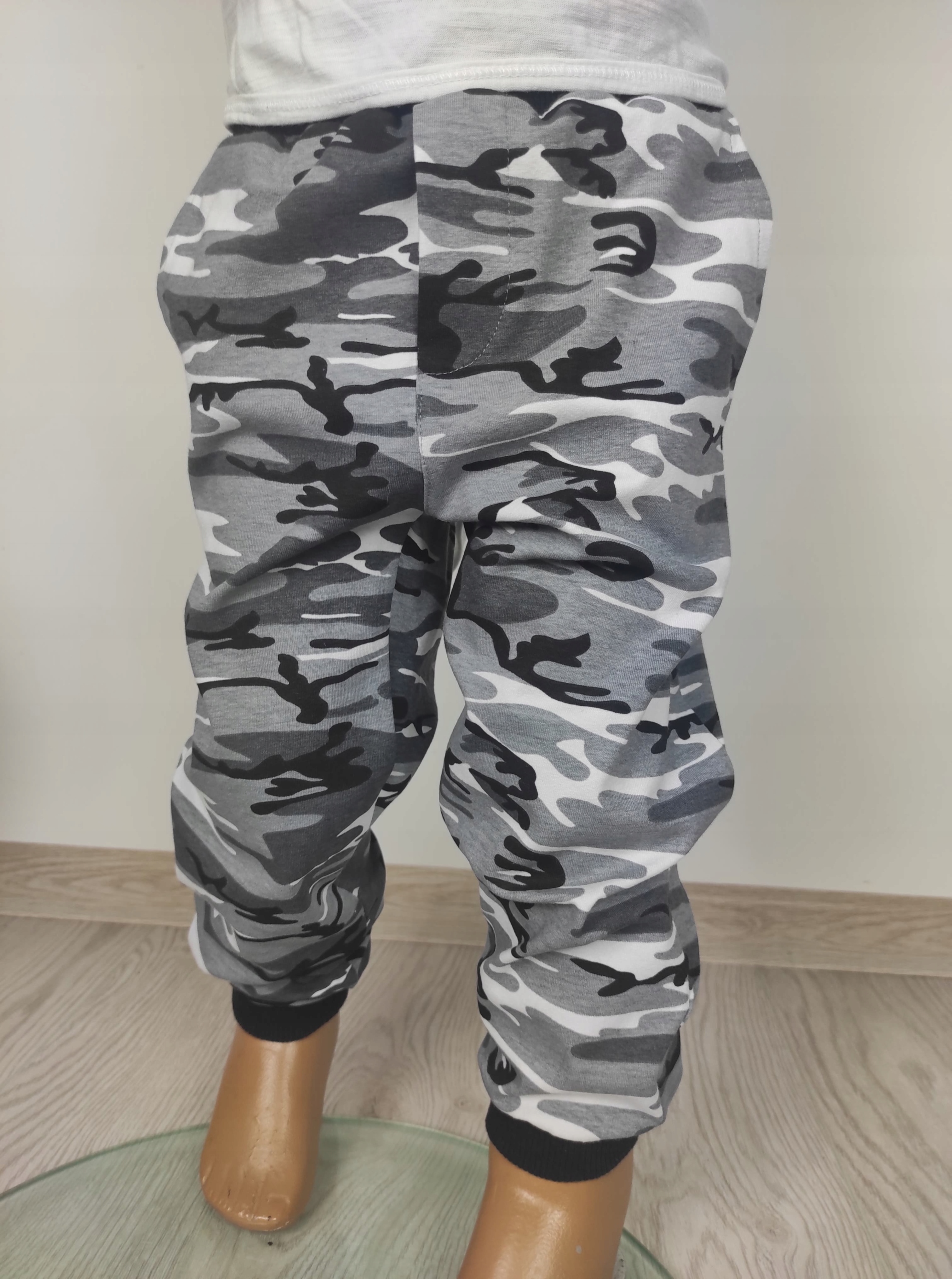 Spodnie dresowe klasyczne czarne szare moro cienka bawełna 140 Rozmiar 140